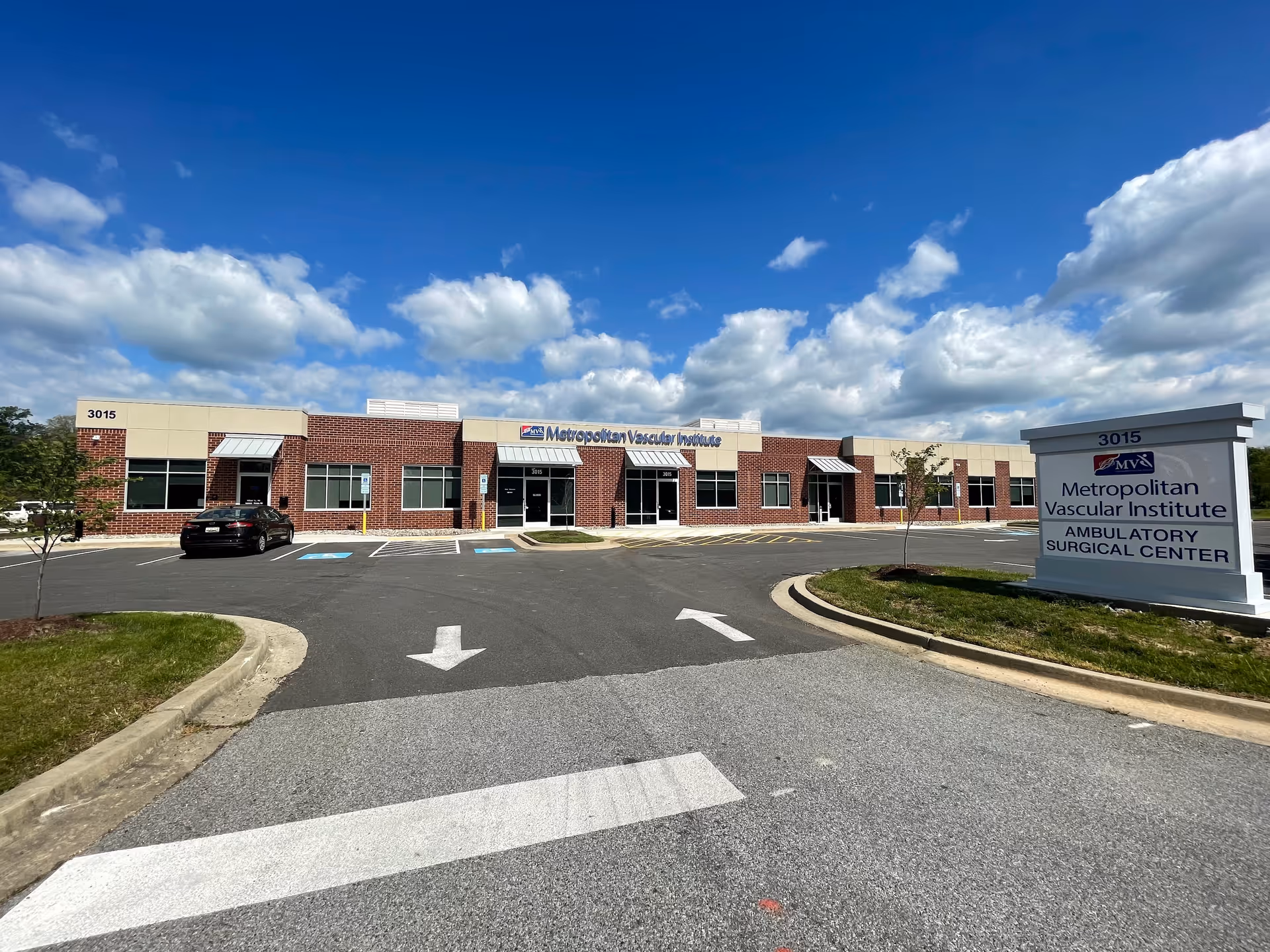 Front view of a single-story brick Metropolitan Vascular Institute with a parking lot.