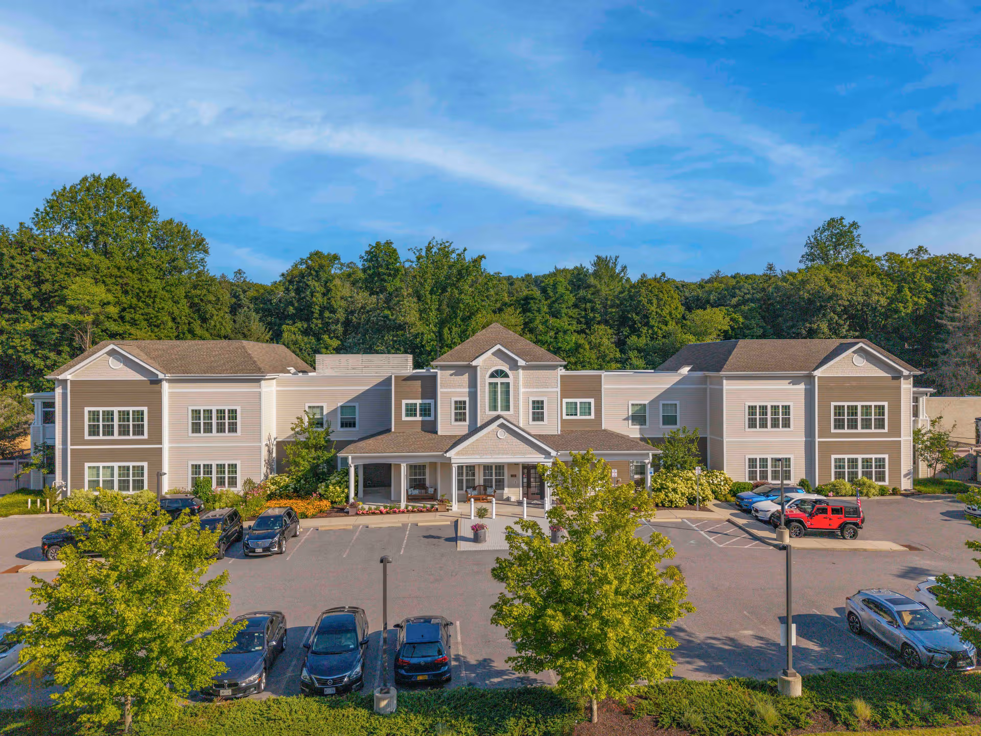 Exterior view of Artis Senior Living of Briarcliff Manor with a parking lot.