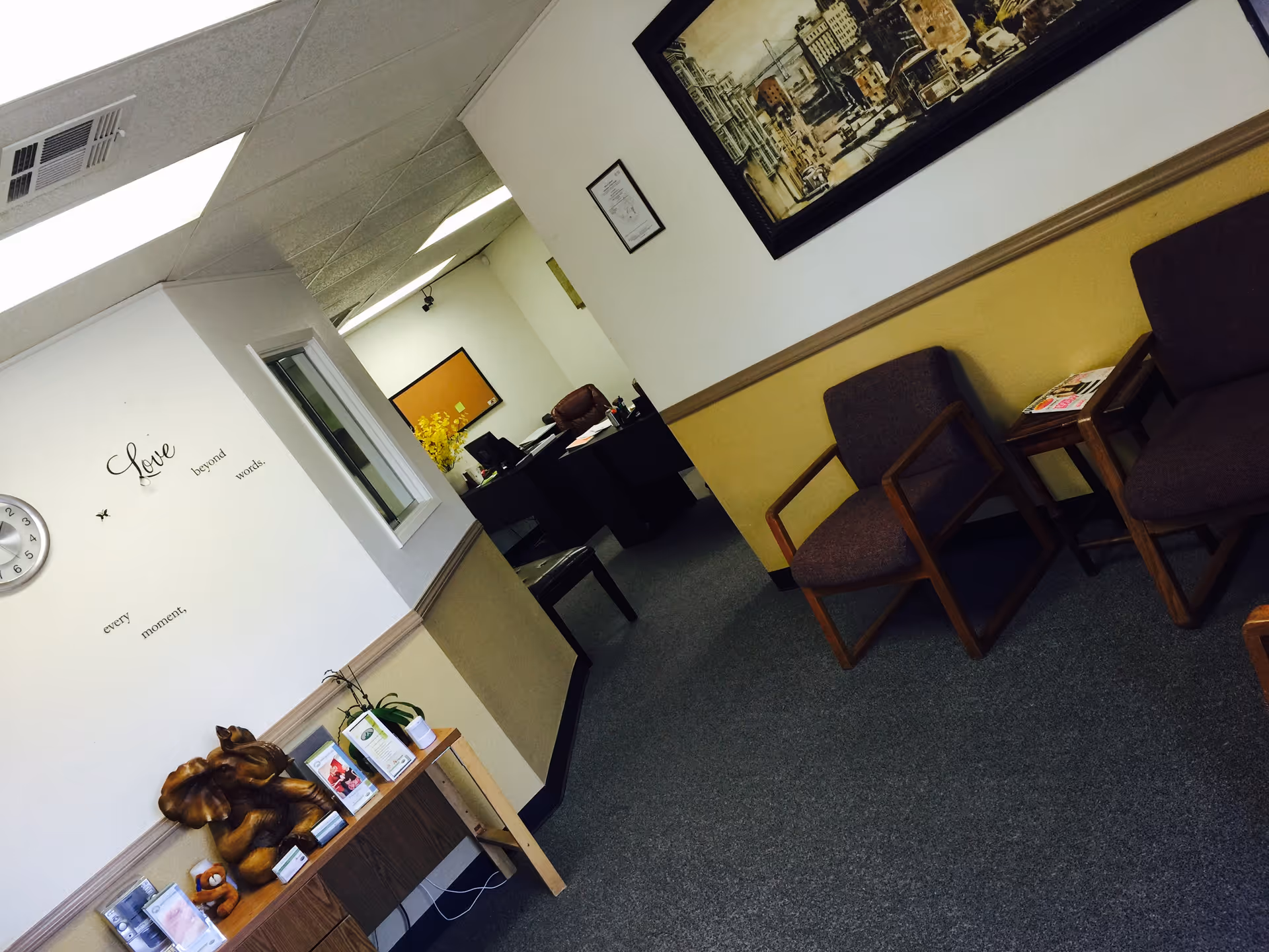 A waiting area in Fresno Yosemite Health Care facility with chairs and magazines