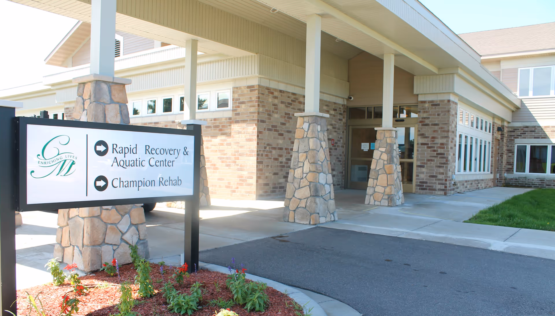 Entrance of Country Manor Extended Service I with sign for Rapid Recovery and Aquatic Center.