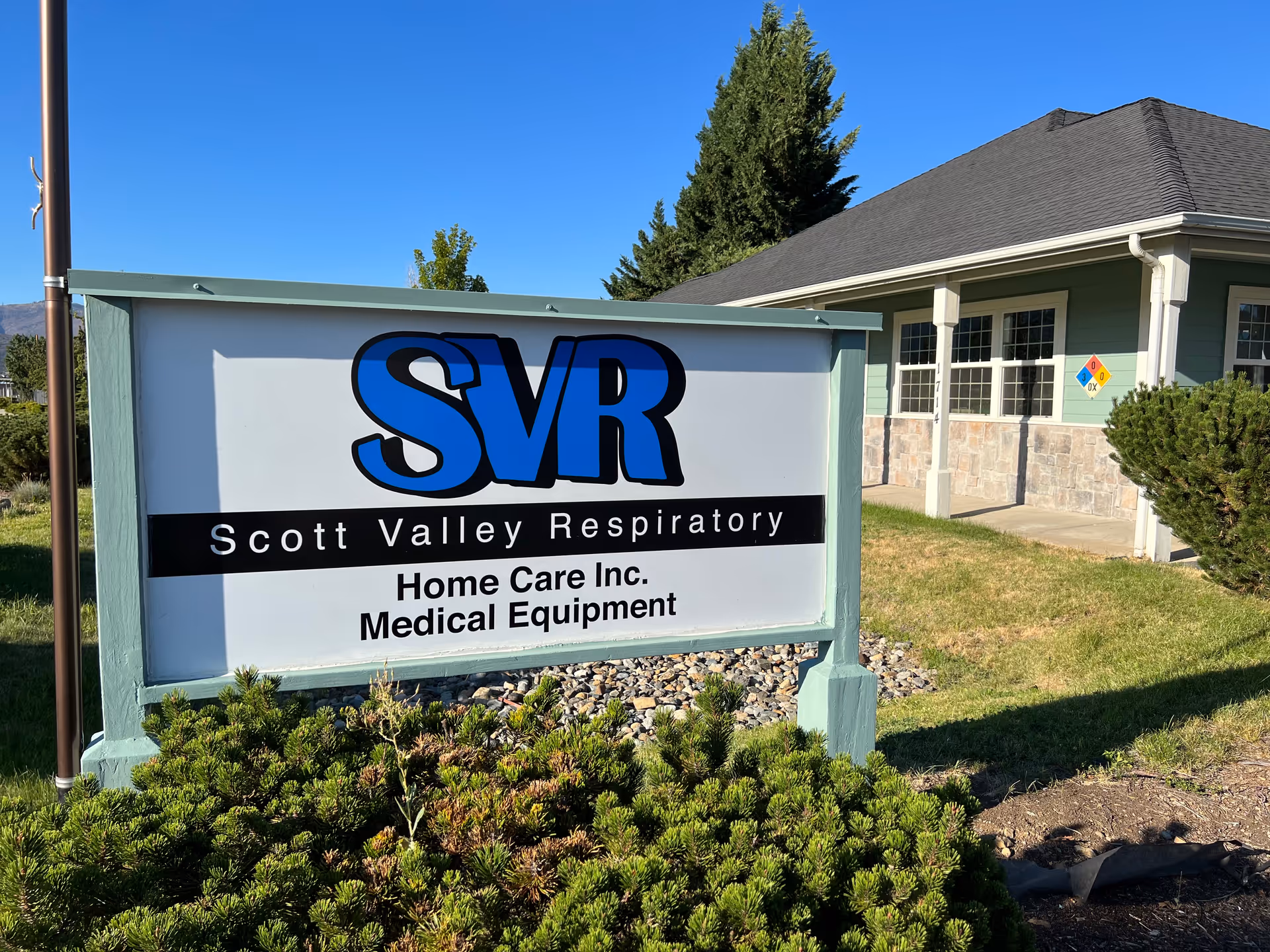 Front view of the SVR Home Care sign with a green building exterior.