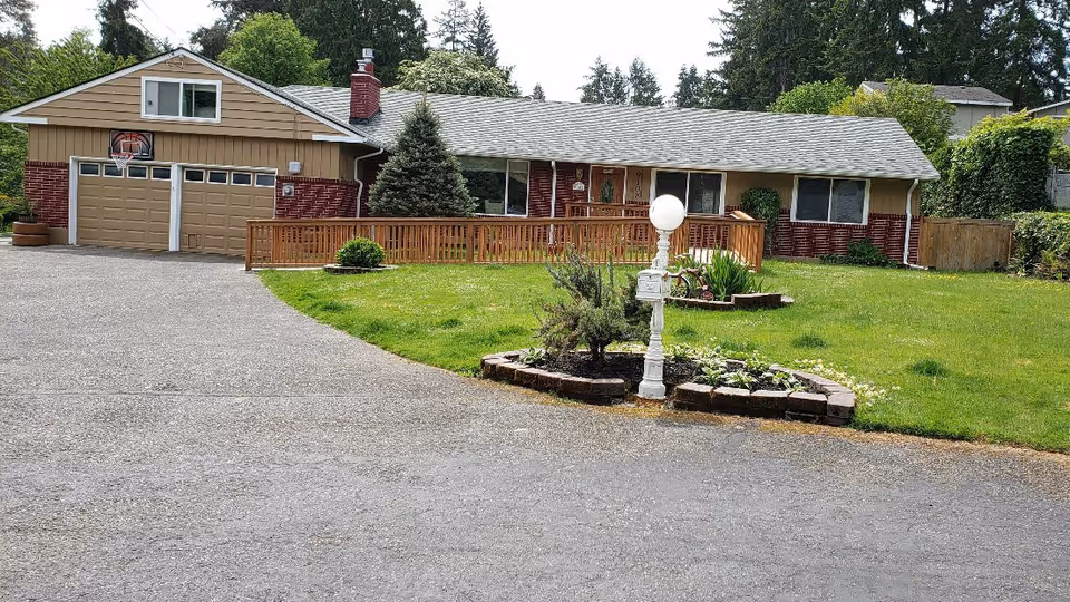 Exterior view of Annie's Pointe Adult Family Home: a single-story house with driveway and front yard.