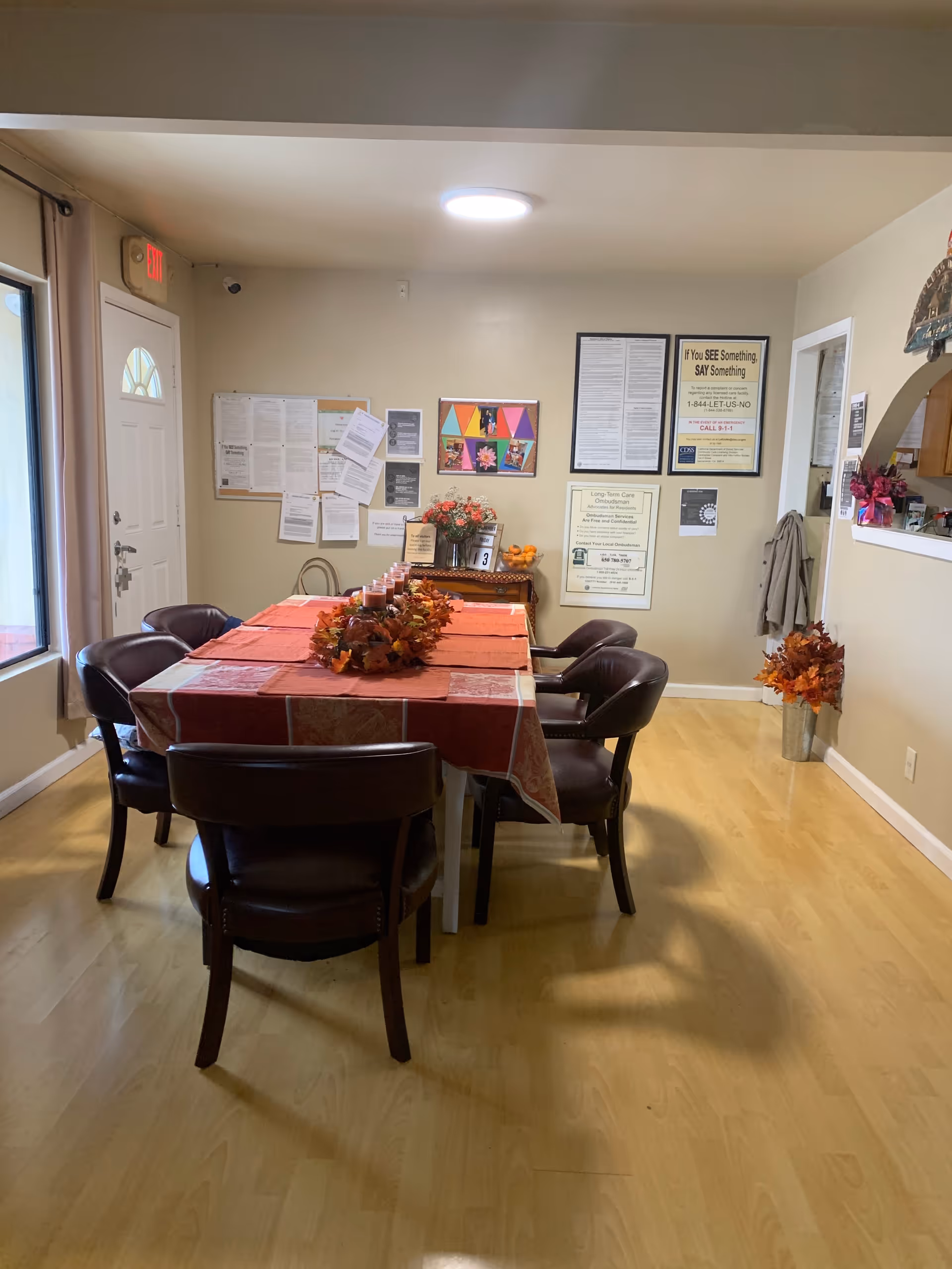 A dining room in Bel Amor IV with an autumn-themed table setting.
