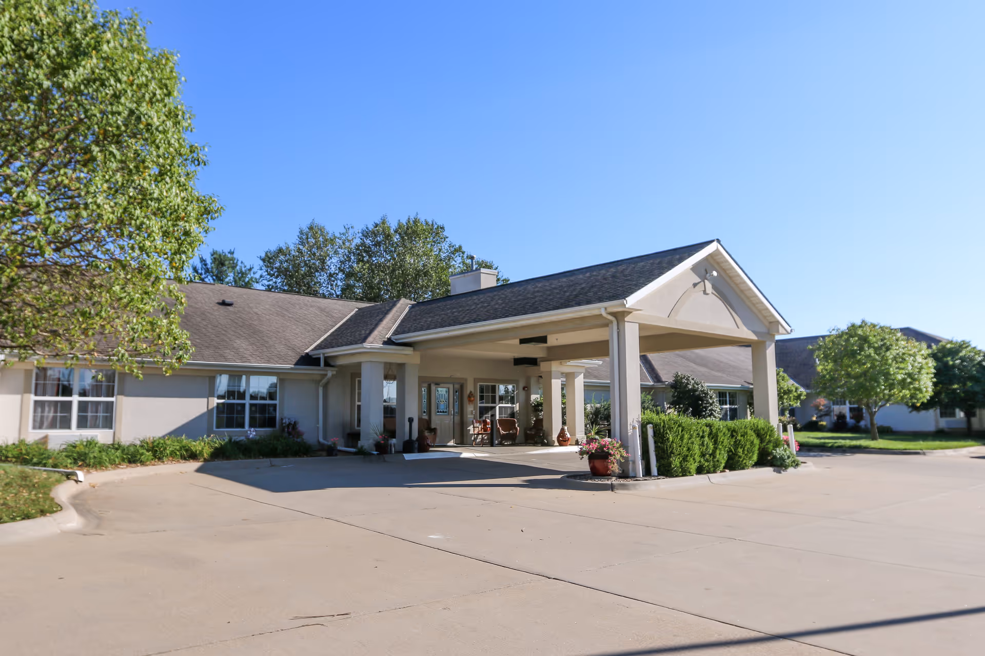 Exterior view of Vintage Park at Wamego, a single-story senior living facility with a covered entrance.