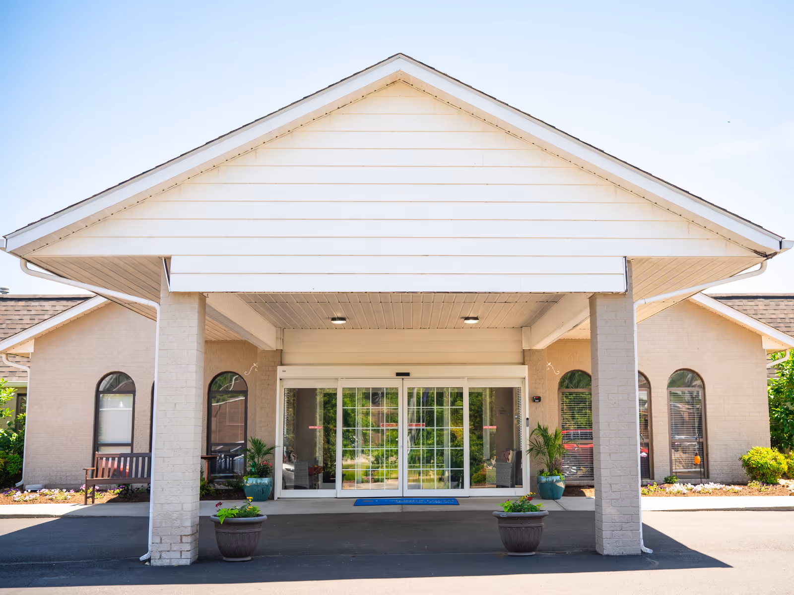 Front entrance of Commonwealth Senior Living at Radford with a covered entryway.
