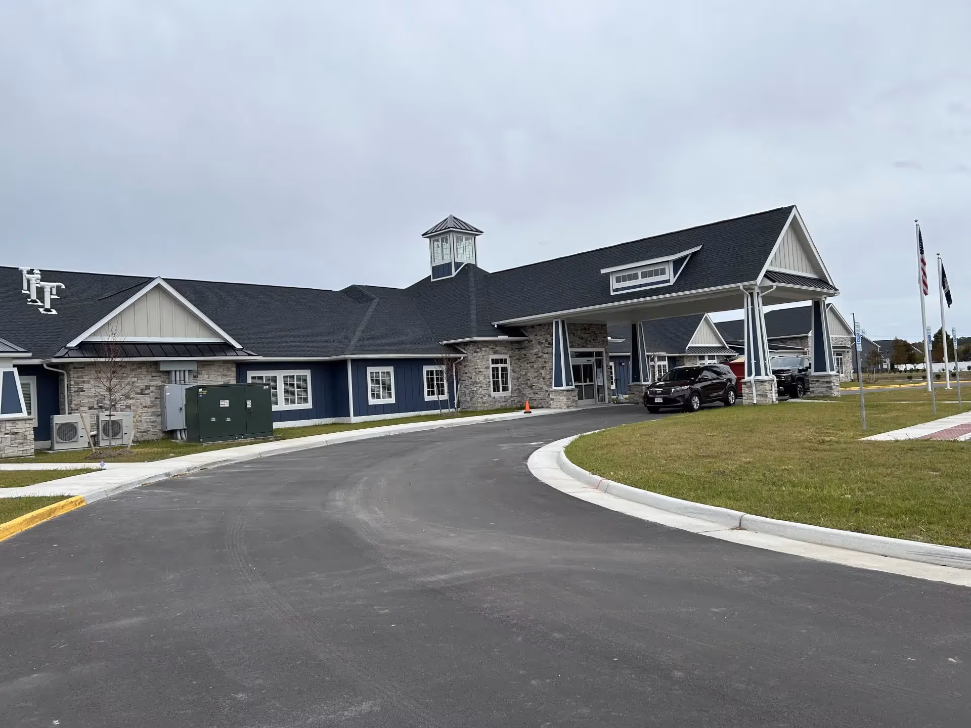 Exterior view of Hampton Manor of Chesapeake Premier Assisted Living with curved driveway and porte-cochere.