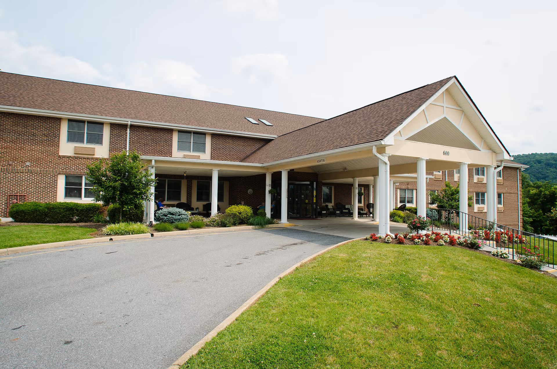 Commonwealth Senior Living at Front Royal building exterior with a covered entrance.