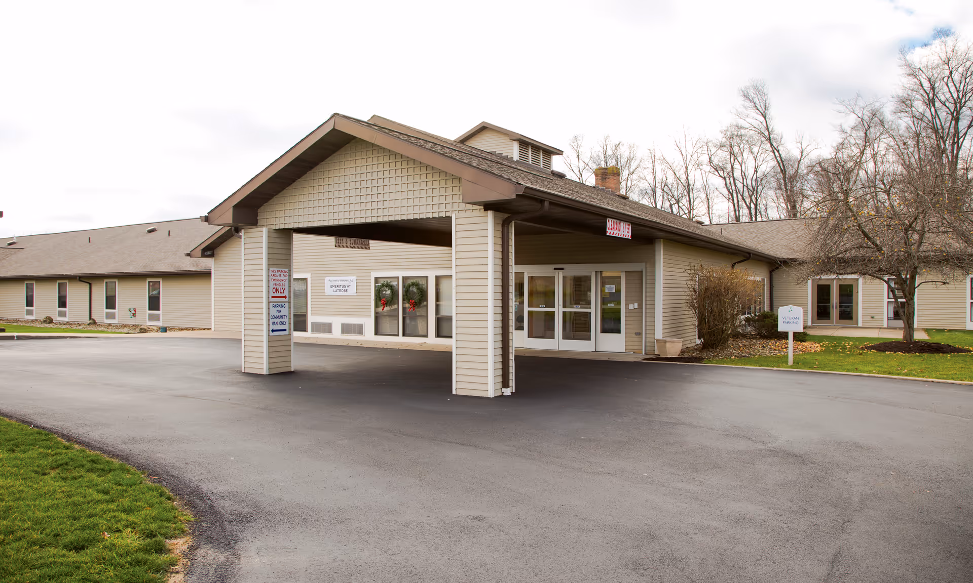 Exterior view of Brookdale Latrobe, a single-story senior living center with a covered entrance.