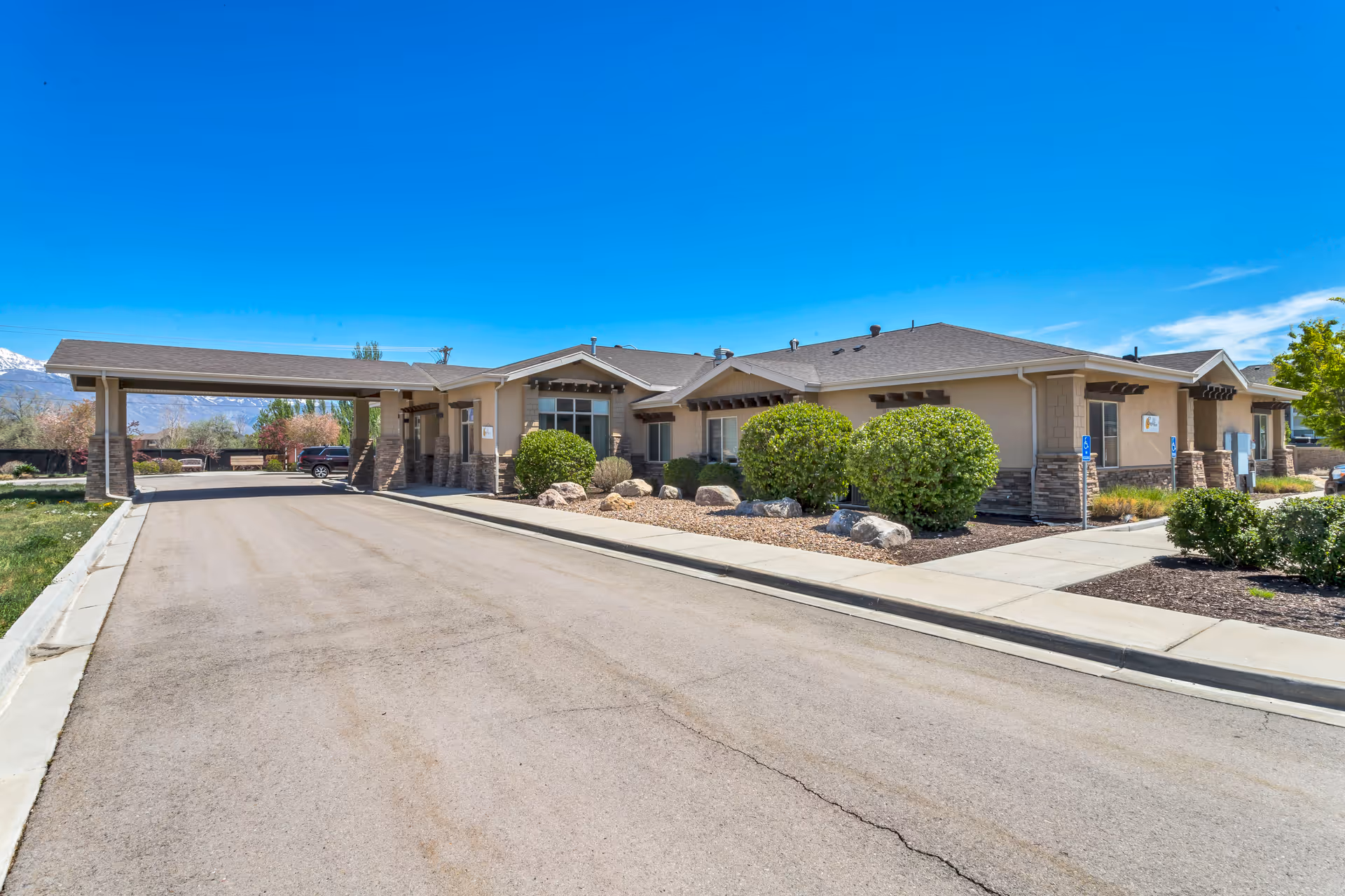 BeeHive Homes of Lehi exterior: single-story building with covered entrance and manicured landscaping.