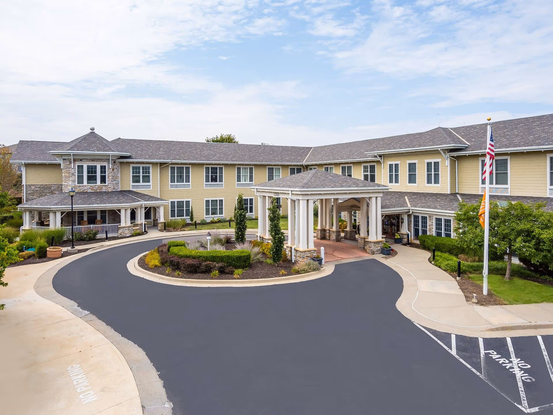 Exterior view of Sunrise of Overland Park facility with circular driveway and entrance canopy.