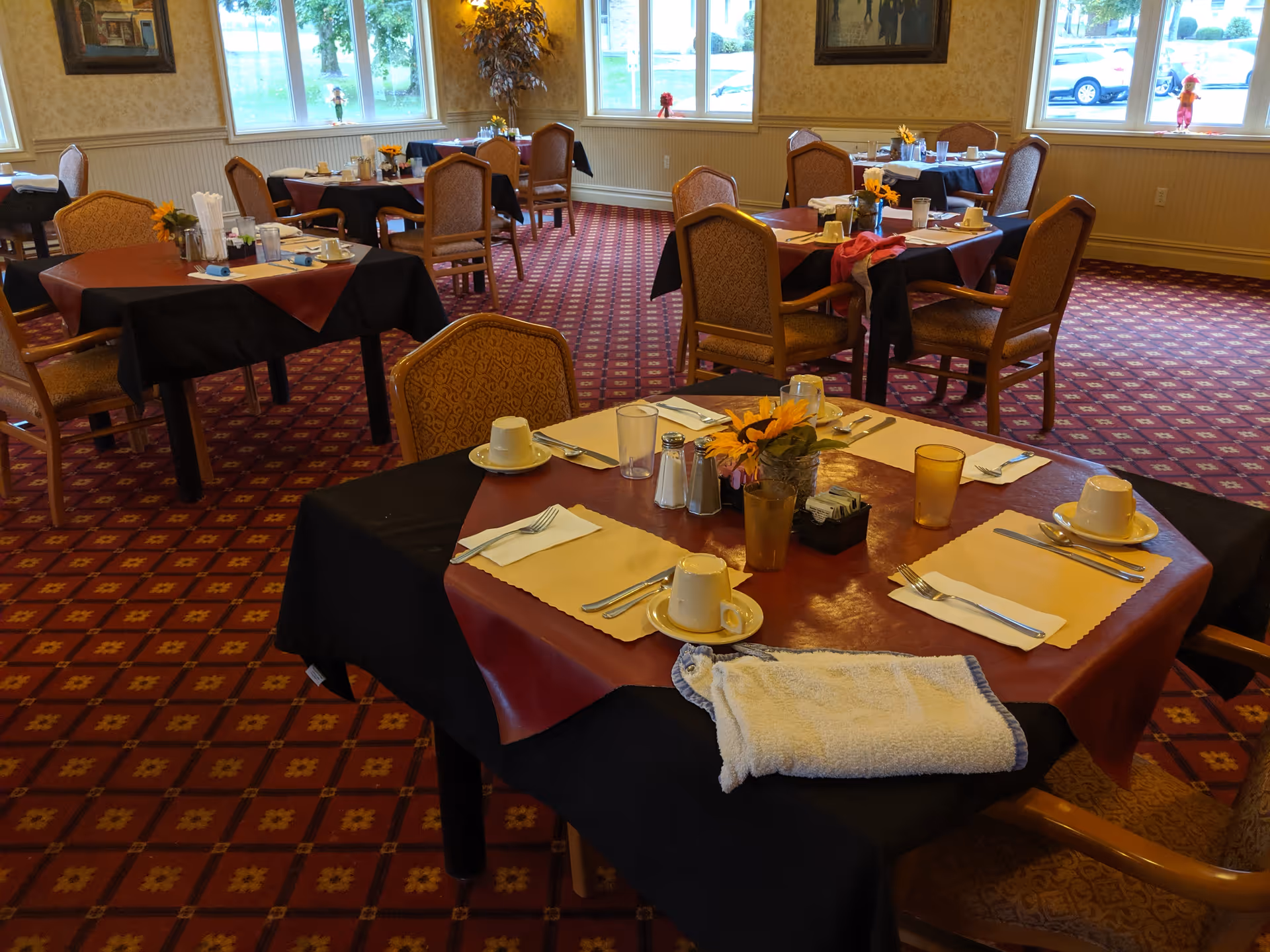 Dining room at Graystone Manor Bellmeade with sunlit tables set for meals.