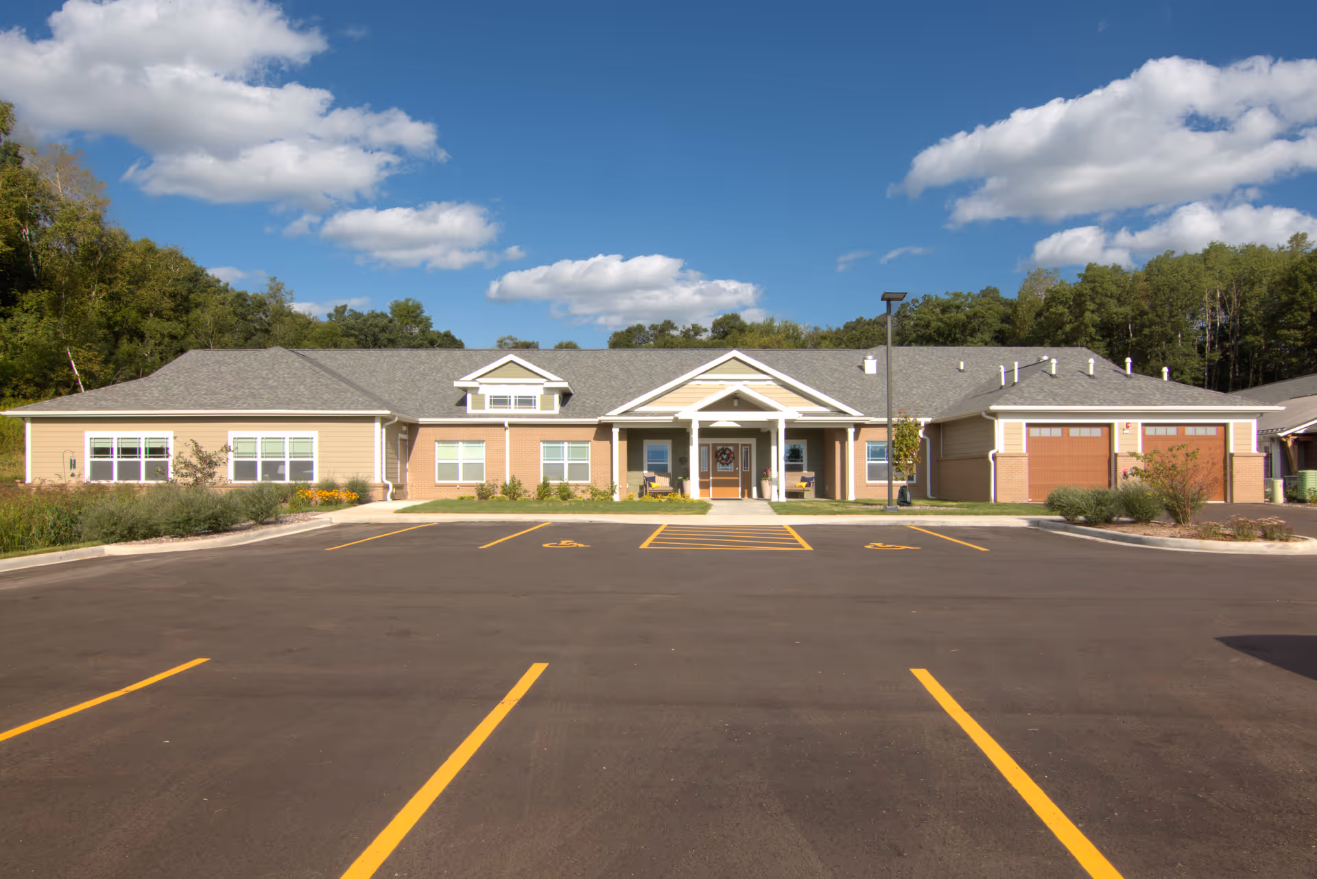 Front view of Azura Memory Care of Eau Claire exterior with parking lot.