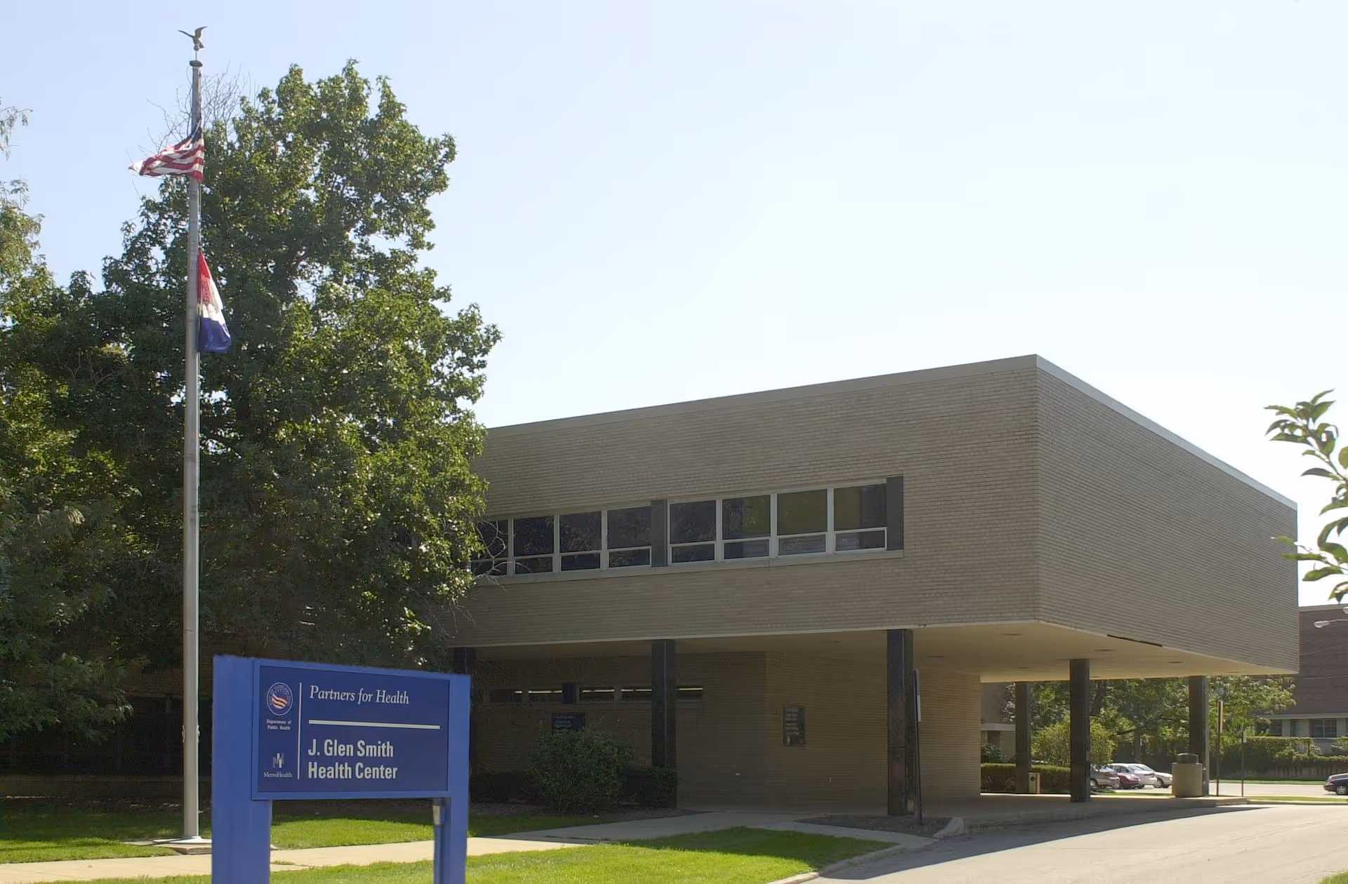 Exterior view of Glenville Health Center at J. Glen Smith Health Center with flagpole and sign