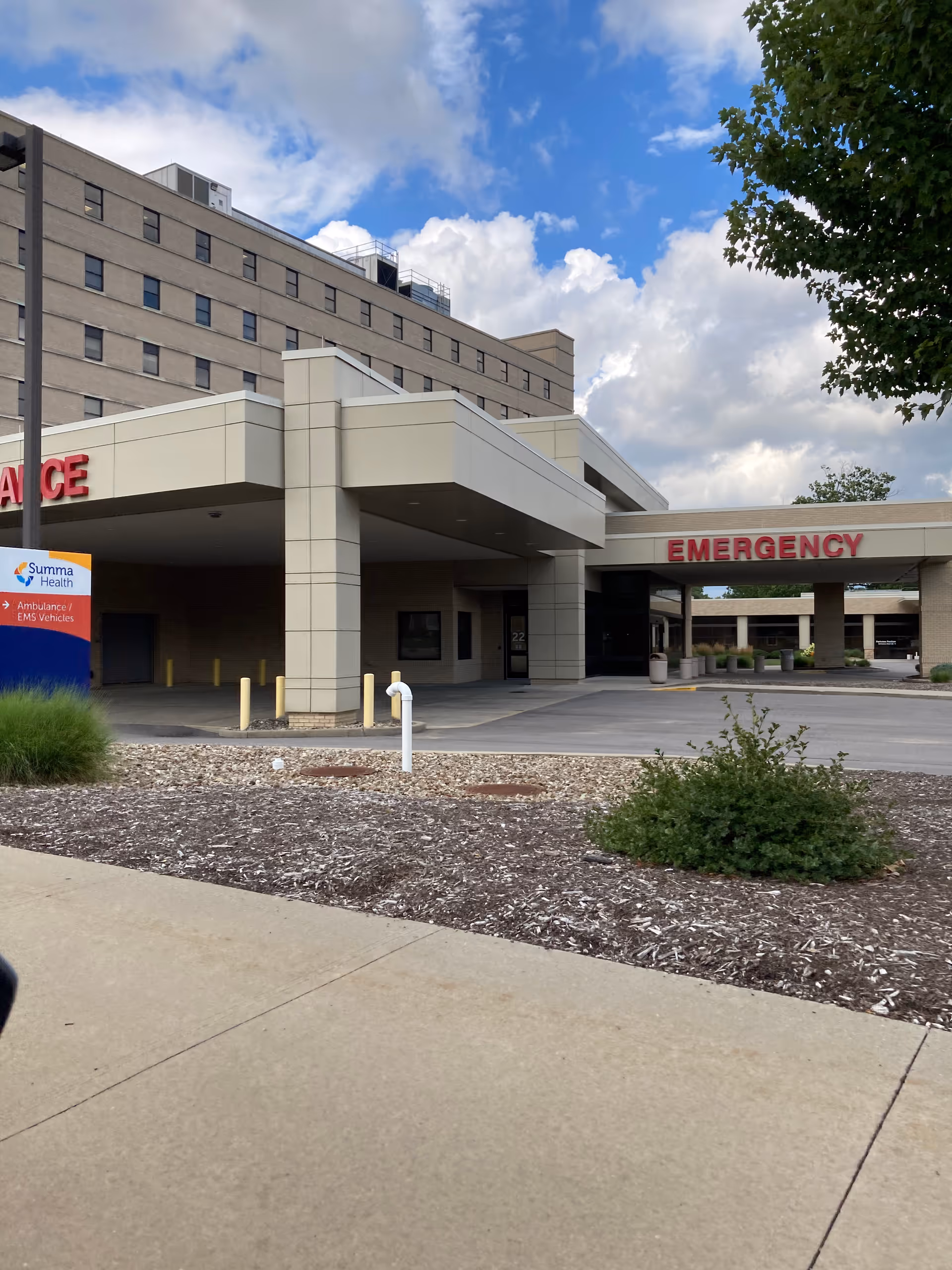 Exterior view of Saber Skilled Nursing Unit at Barberton with emergency entrance.