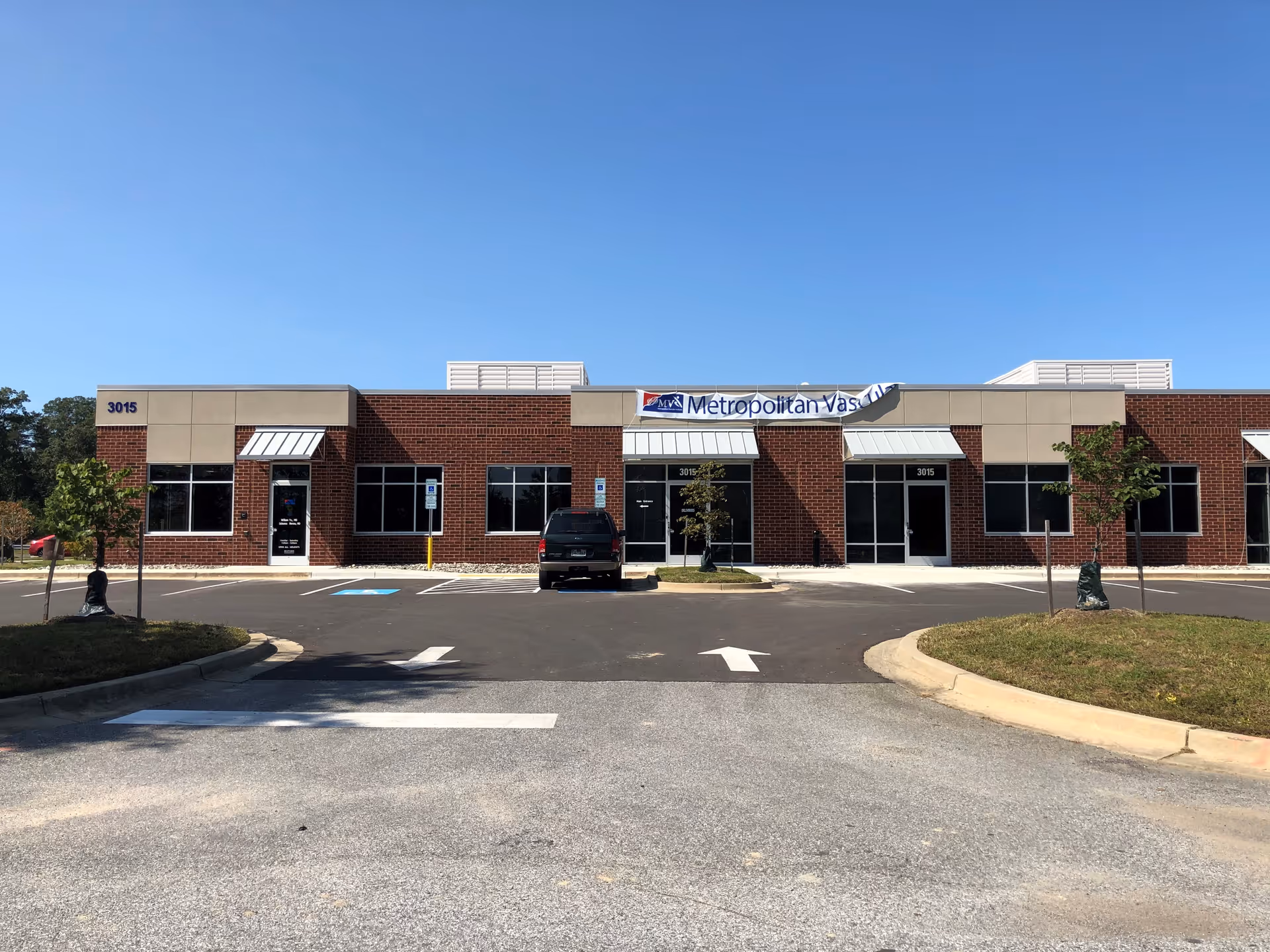 Front of Metropolitan Vascular Institute building with brick exterior and parking lot.