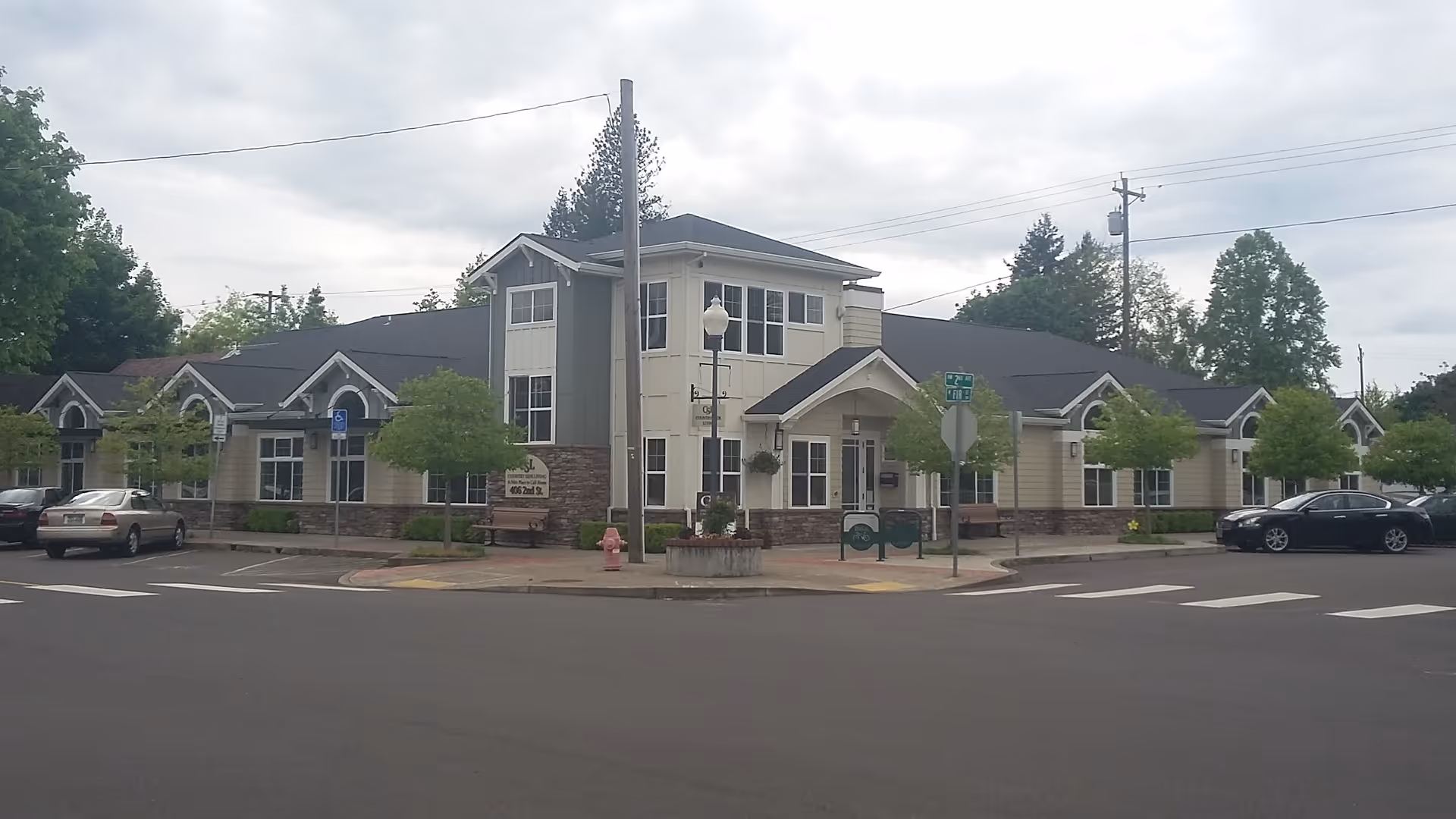 Exterior view of Countryside Living of Canby, a multi-wing senior living facility.