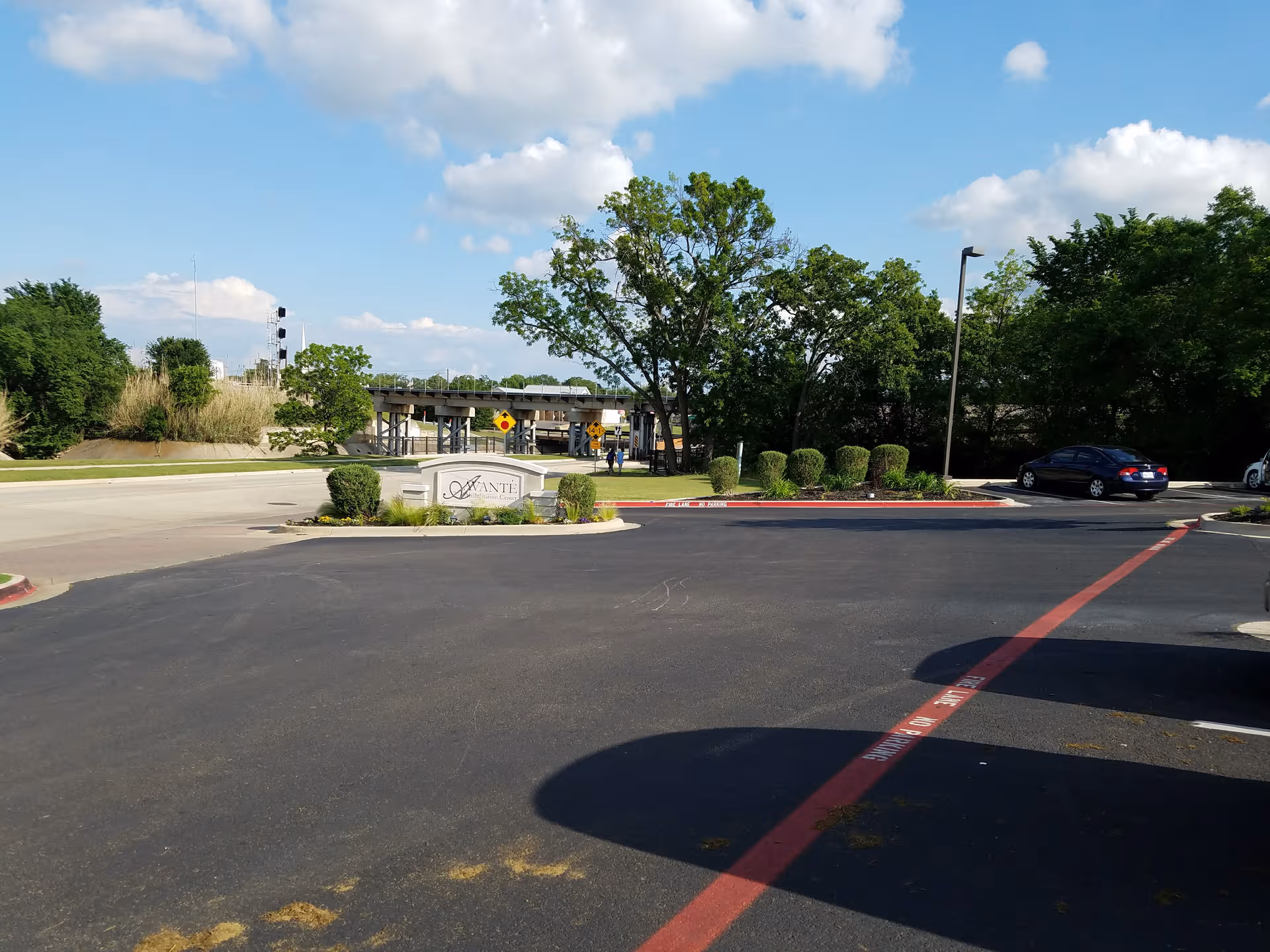 Exterior view of Avante Rehabilitation Center entrance with driveway and landscaping