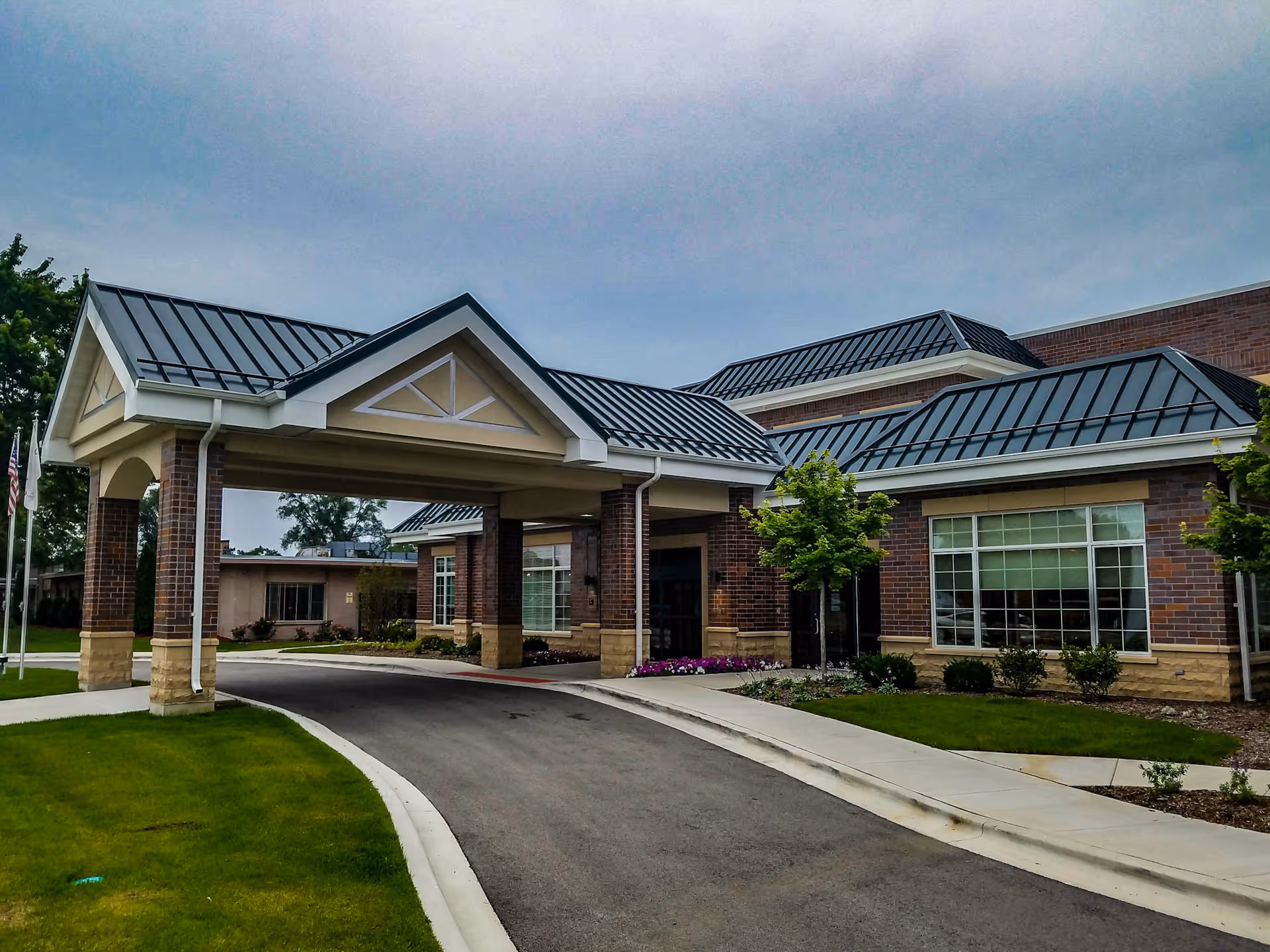 Exterior view of Bria of Palos Hills with brick facade and porte-cochere entrance.