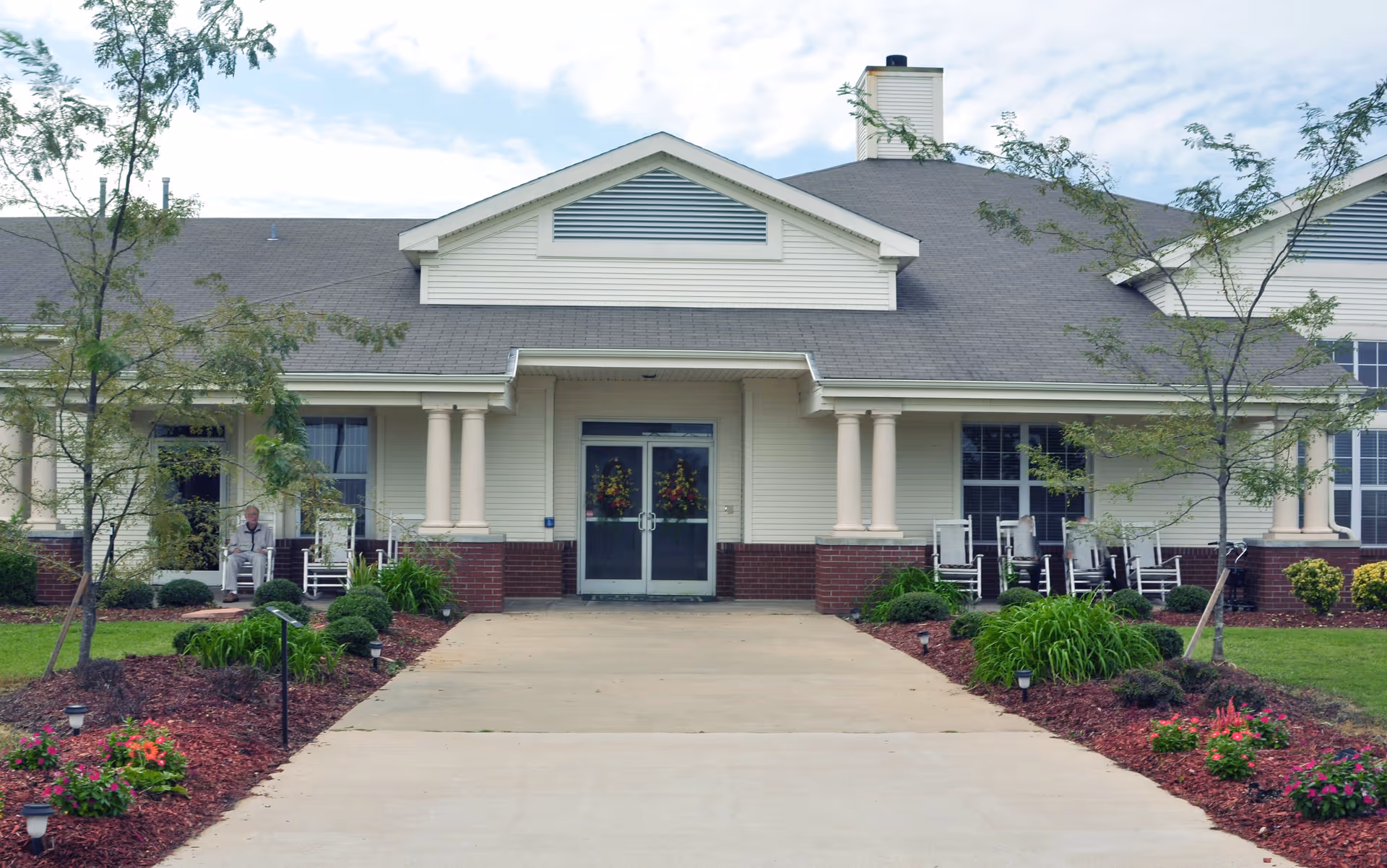 Exterior view of StoneBridge Senior Living Blytheville with entrance and landscaping.