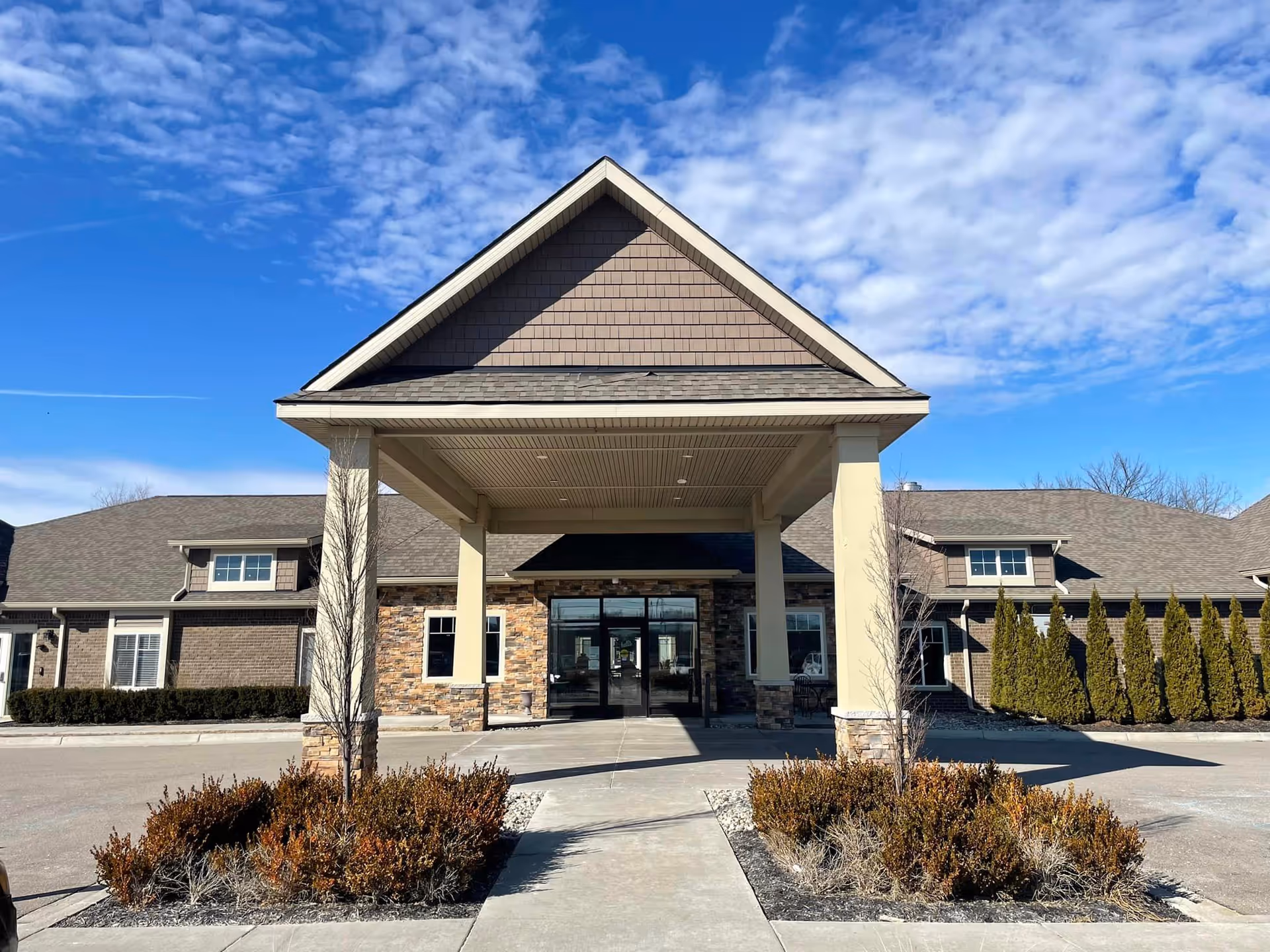 Entrance to Volante Senior Living of Chesterfield with covered drop-off.