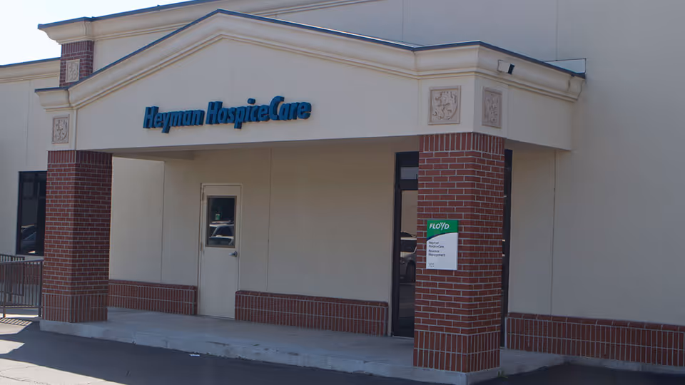 Front entrance of Atrium Health Floyd Medical Center Heyman Hospice Care.