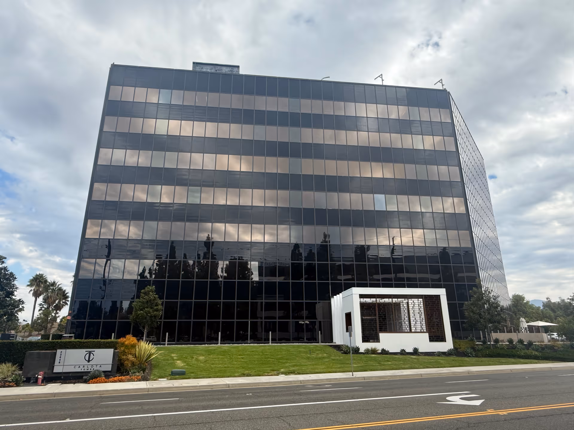 Exterior view of Executive Home Care Saddleback Valley CA building
