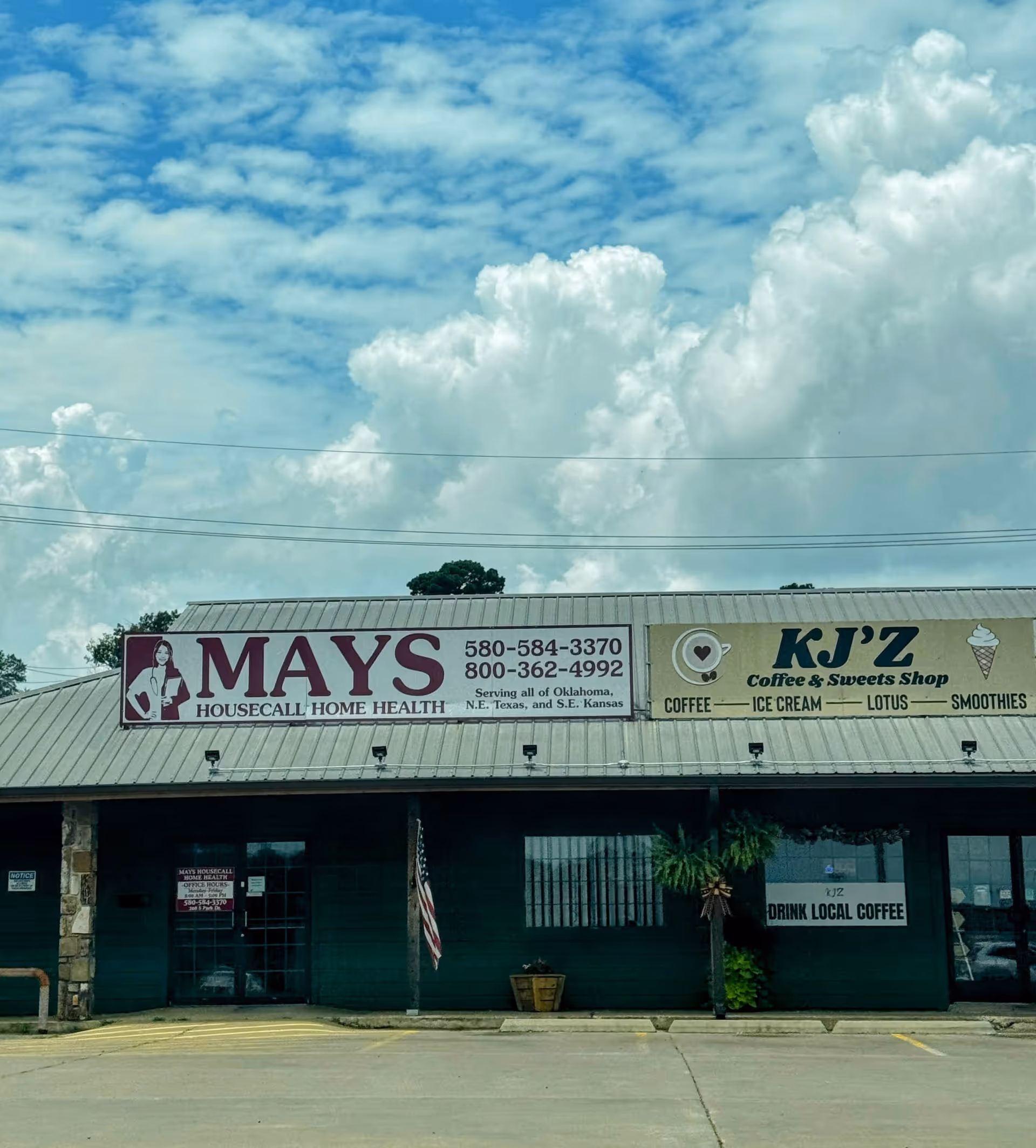 Front of a strip mall with MAYS Housecall Home Health sign and adjacent storefronts.