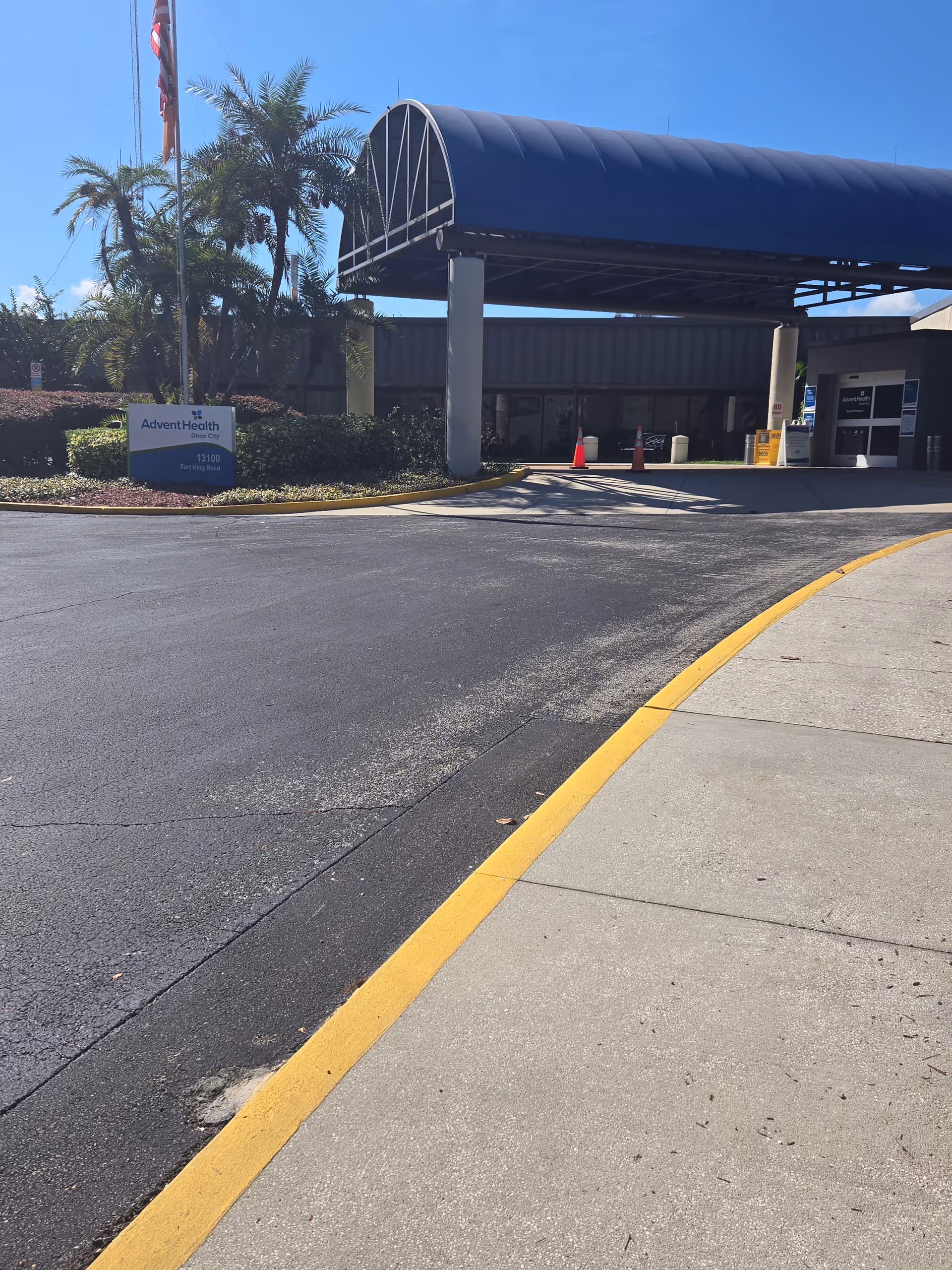 Front exterior of AdventHealth Dade City with blue arched entrance canopy and driveway.