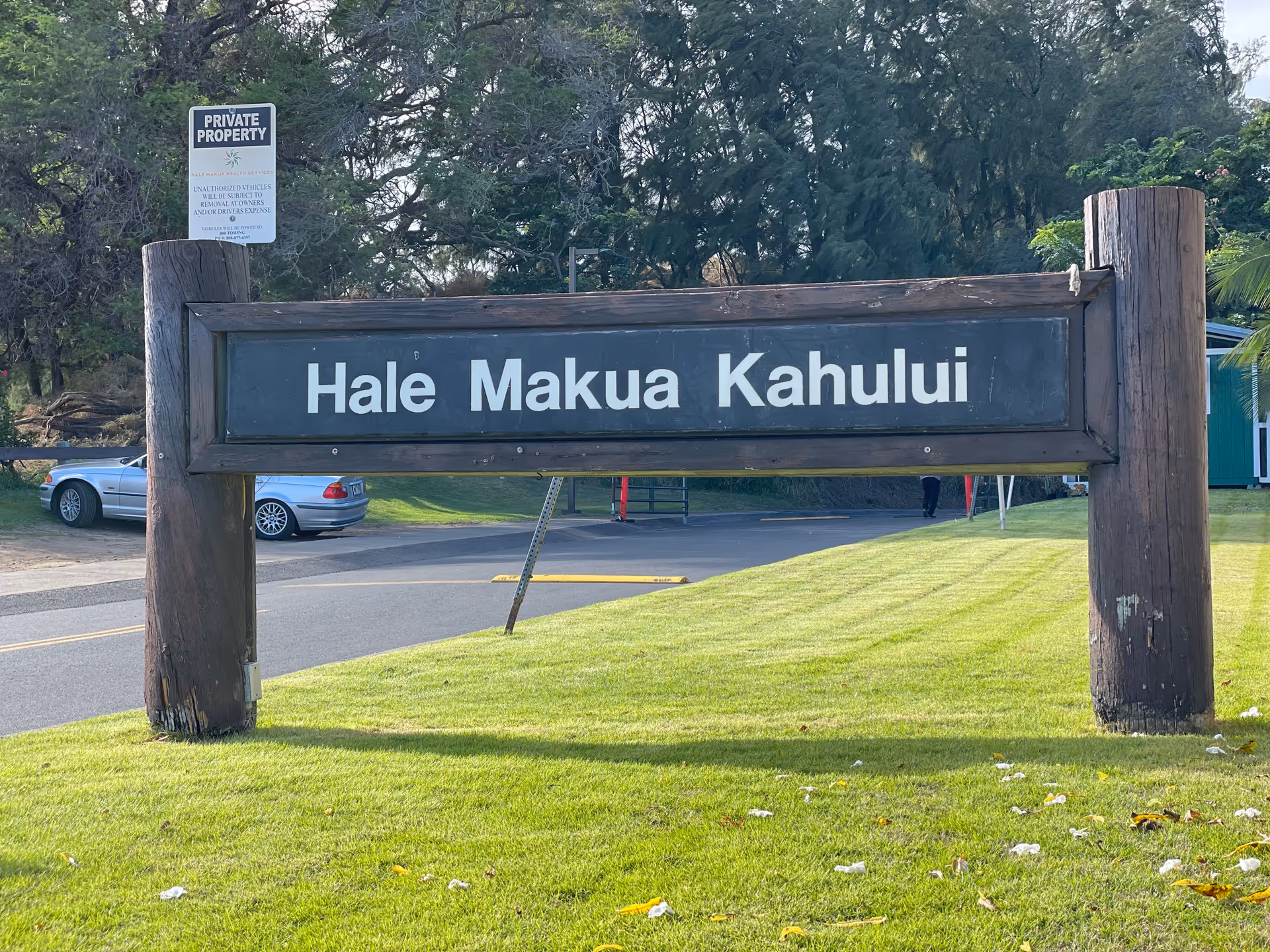 A large Hale Makua Kahului entrance sign on wooden posts in front lawn