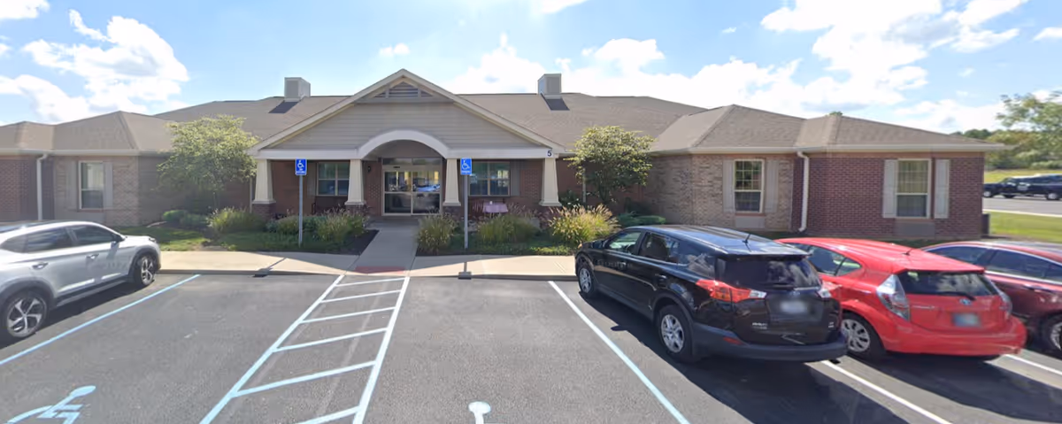 Exterior view of Entrance 1A at Aspen Trace with accessible parking spaces.
