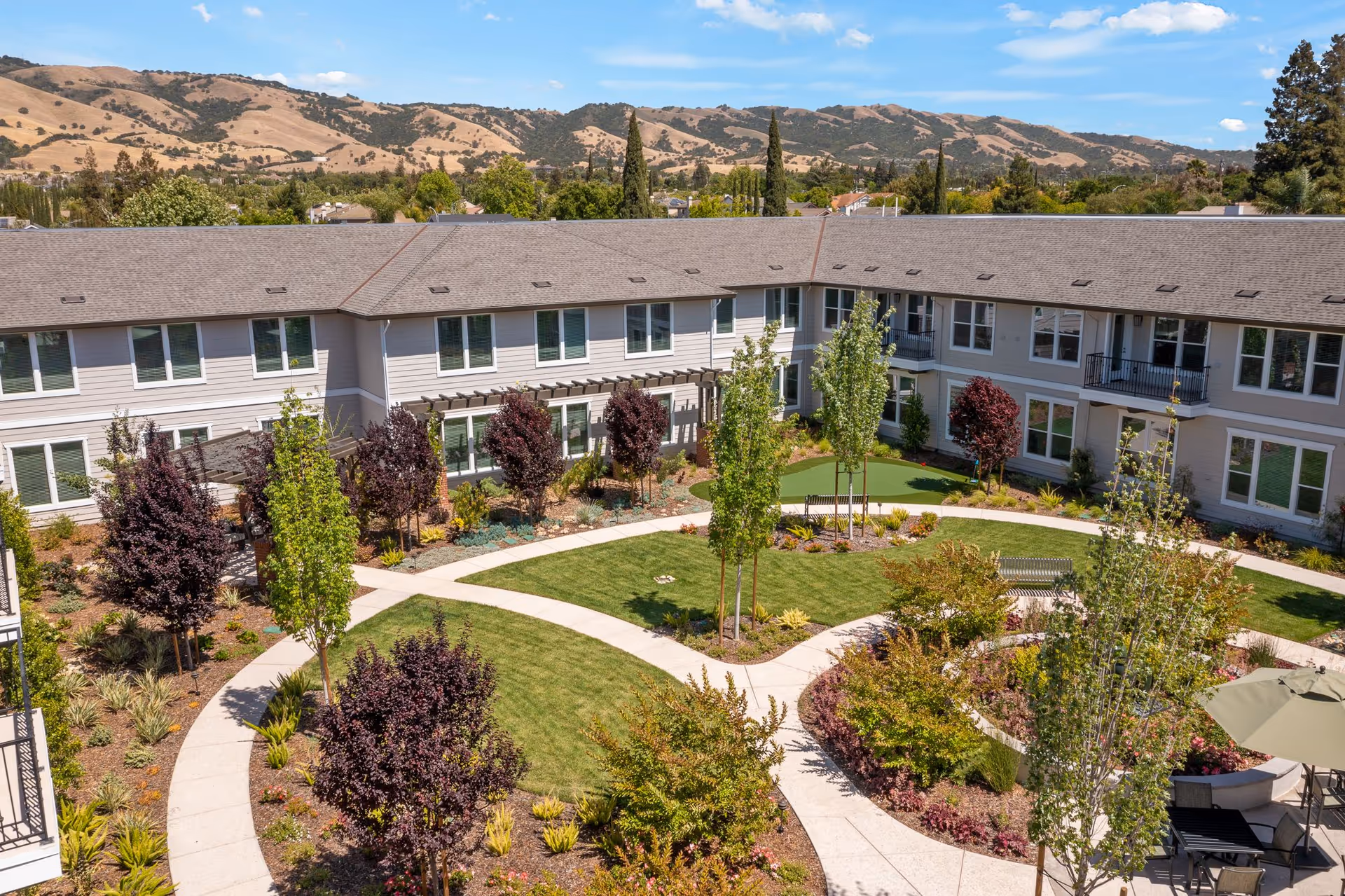 Aerial view of Oakmont of Silver Creek's U-shaped building around a landscaped courtyard.