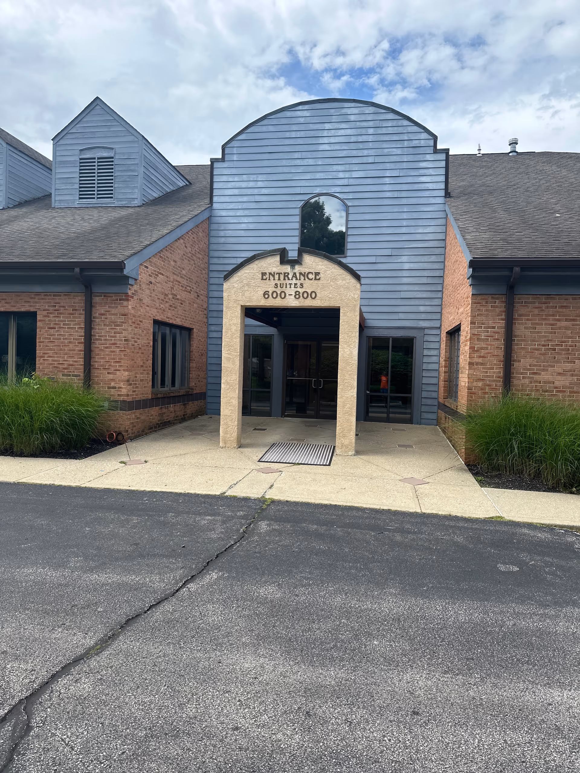 Exterior view of a senior living facility entrance labeled 'Entrance Suites 600-800'.