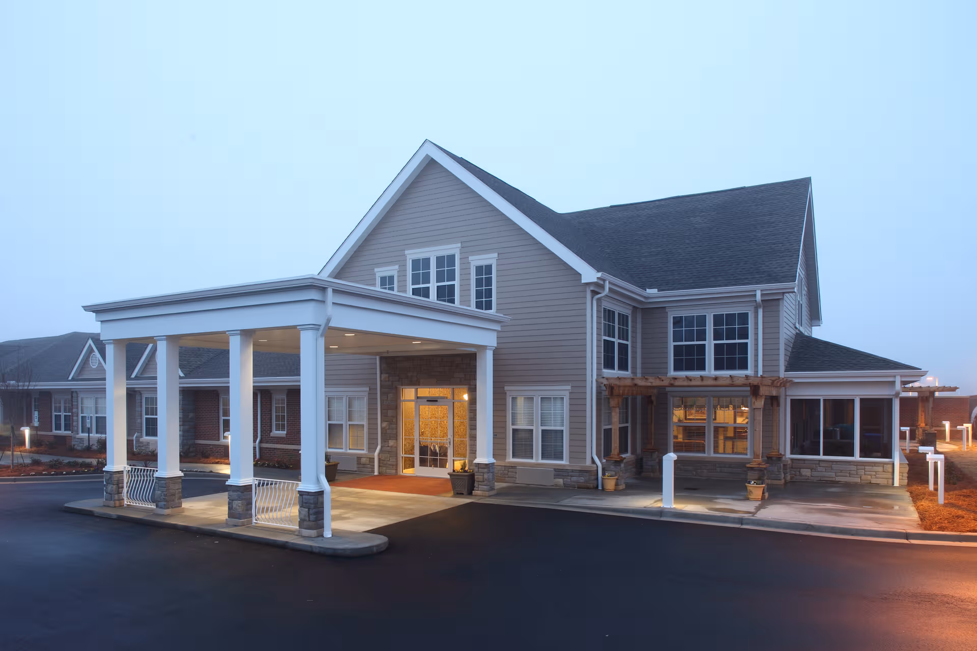 Exterior view of The Palmettos of Mauldin showing the front entrance and porte-cochère.