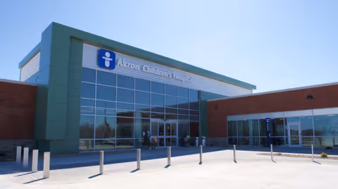 Exterior view of Akron Children's Outpatient Lab Mansfield building with glass front