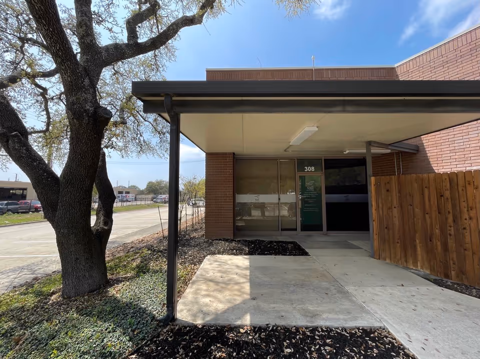 Exterior view of a Sail Healthcare entrance under a covered walkway