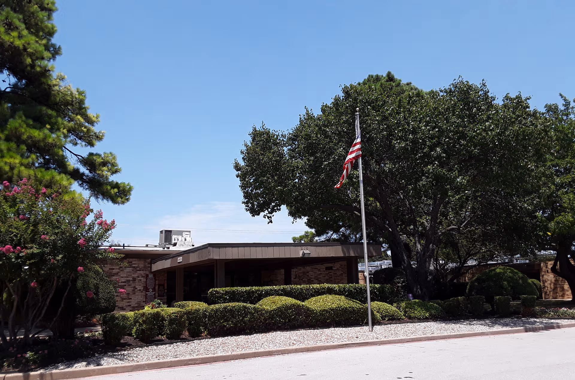 Avir at Grapevine exterior with flagpole and manicured landscaping.
