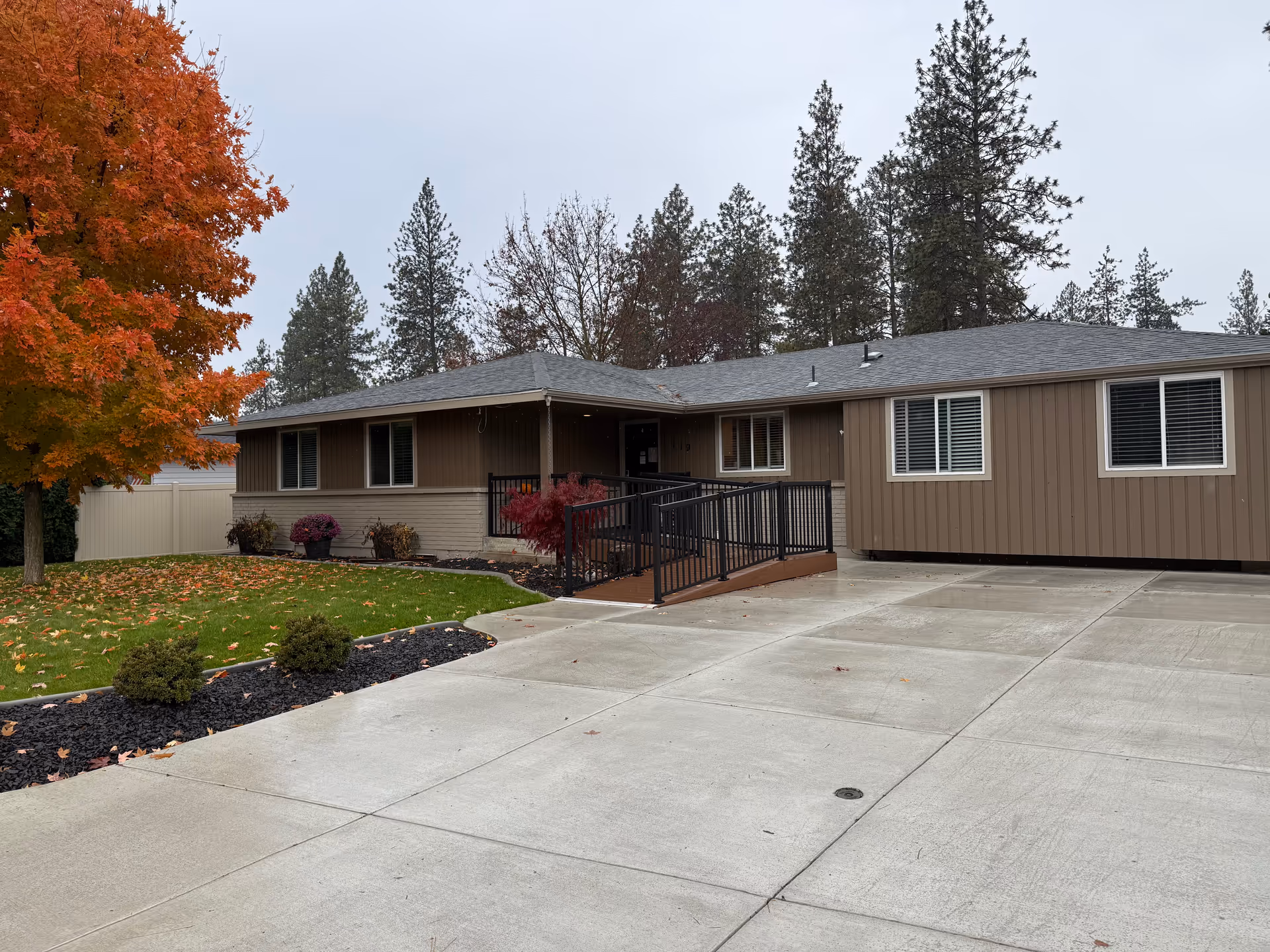 Exterior view of Sarenac Home Care AFH, a single-story building with ramp.