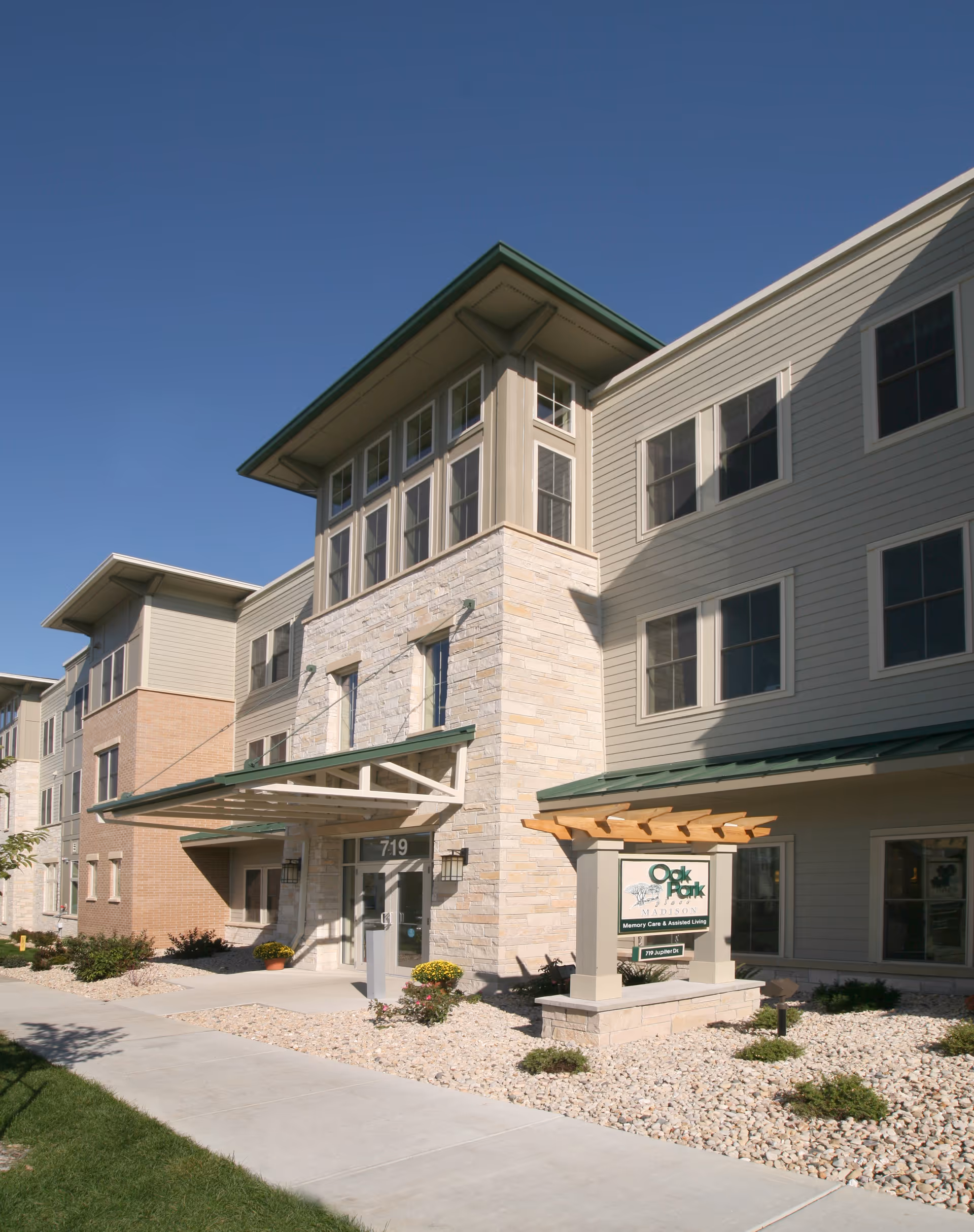 Exterior view of Oak Park Place Autumn Lane II front entrance with landscaping.