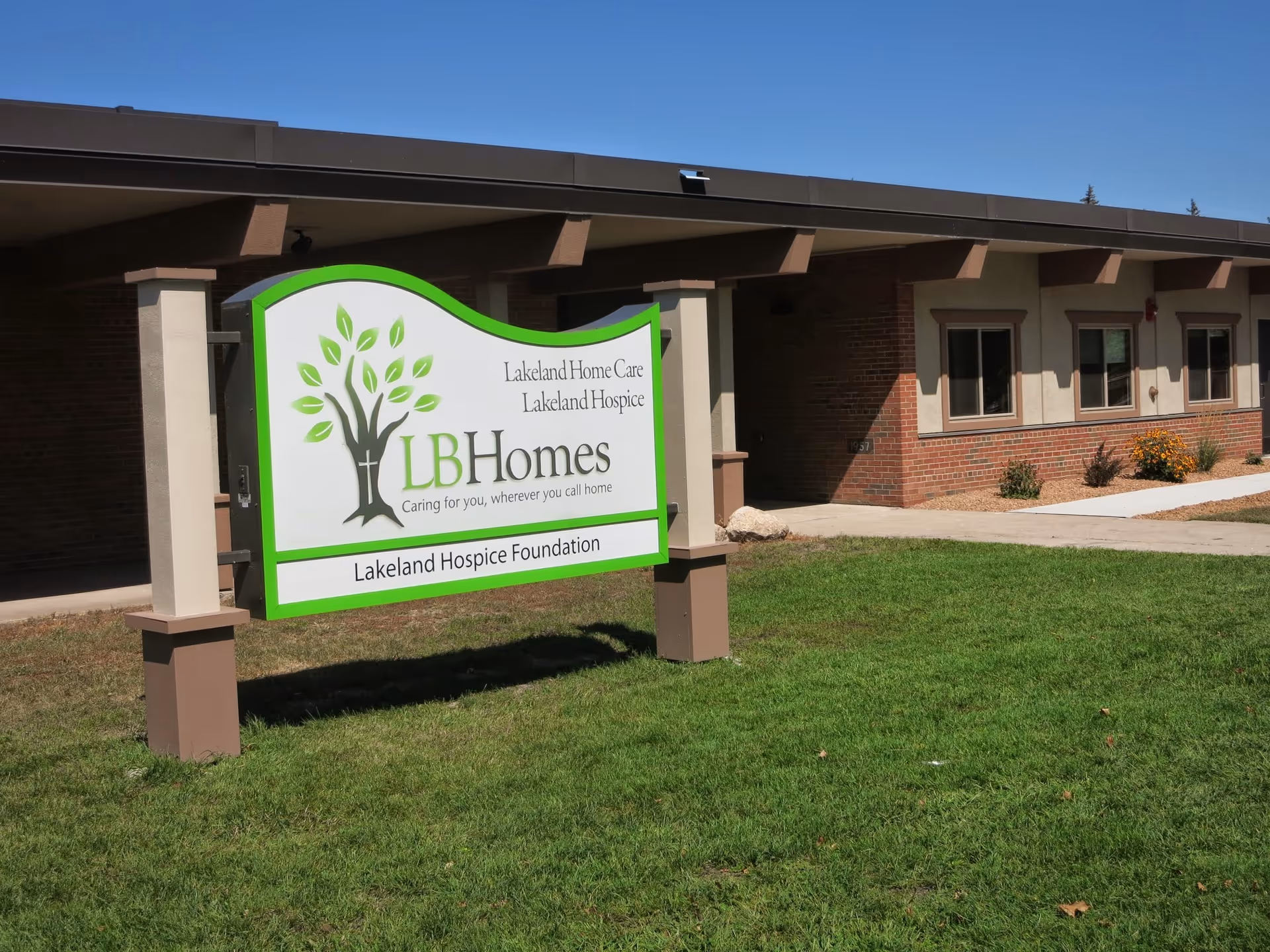 Outdoor view of LB Homes sign in front of Lakeland Hospice facility building
