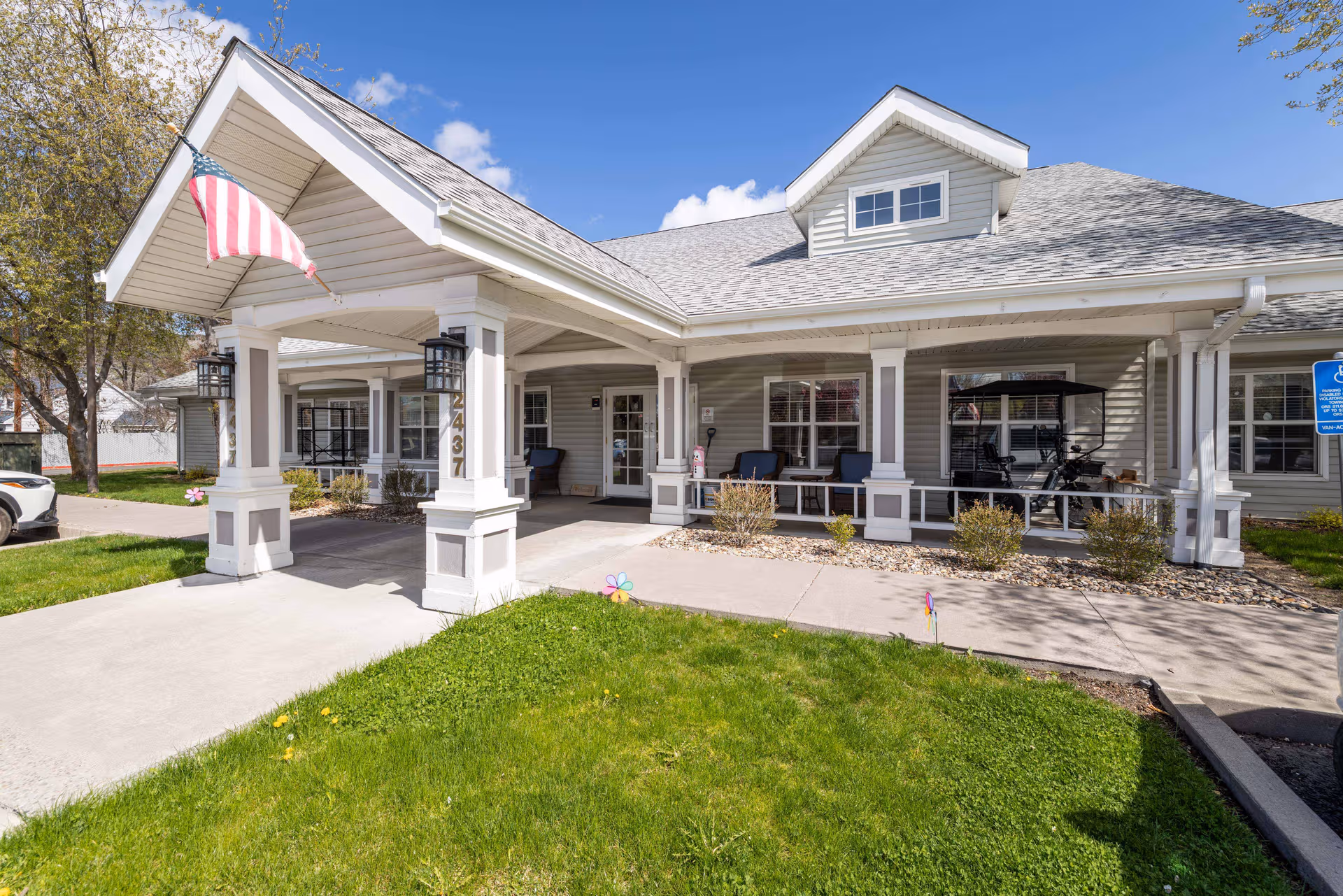 Front of Trustwell Living at Rogue River Place with porch and seating.