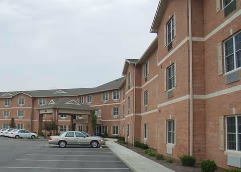 Brick exterior of Cambridge House of Maryville with a parking lot and walkway.
