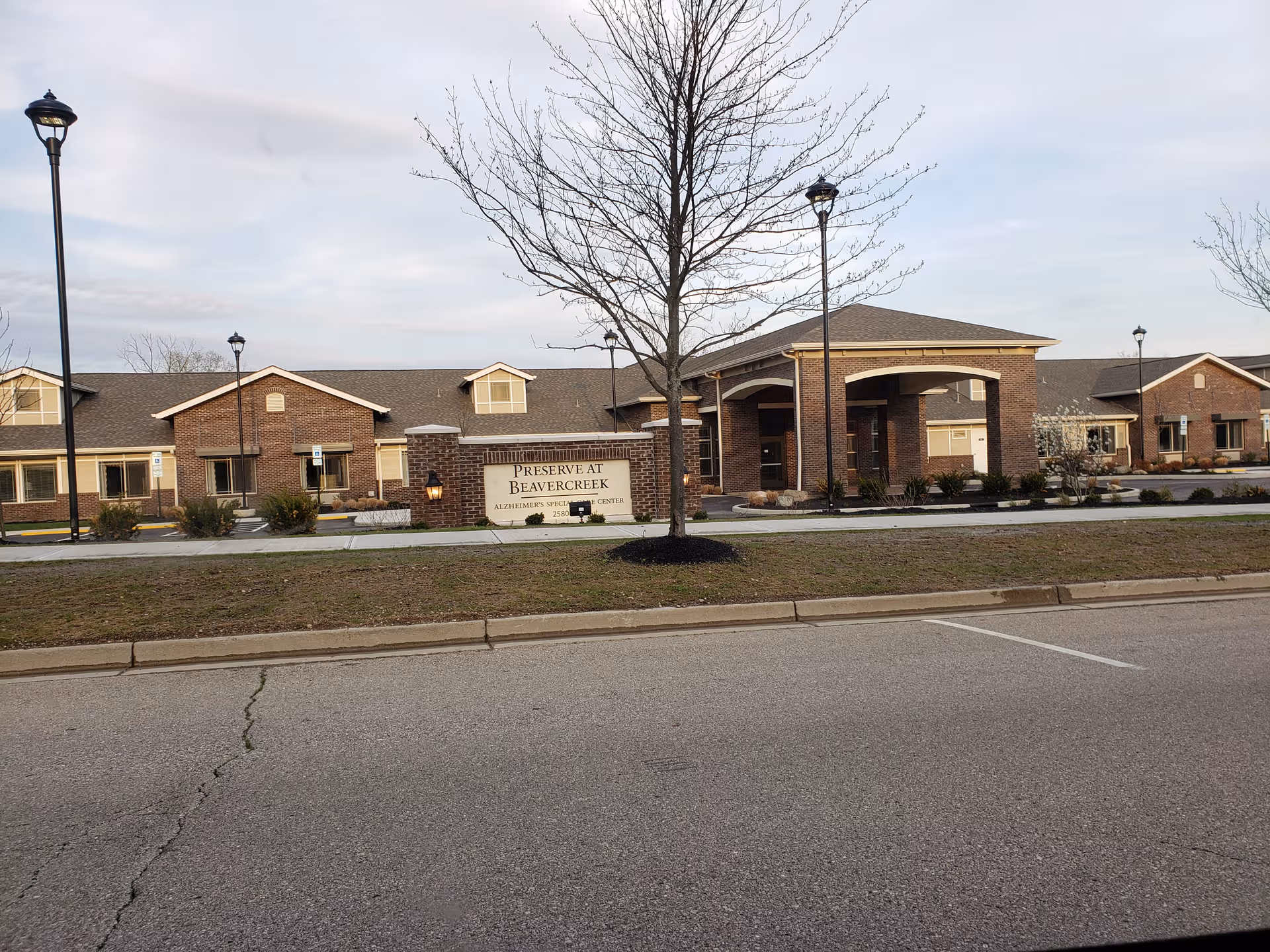 Exterior brick senior living facility in Beavercreek with a covered entrance.