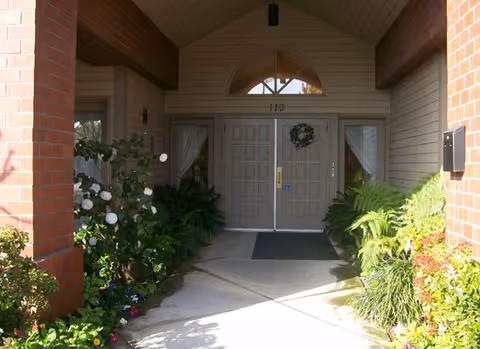 Front entrance of Summerfield of Roseville with plants and a wreath.
