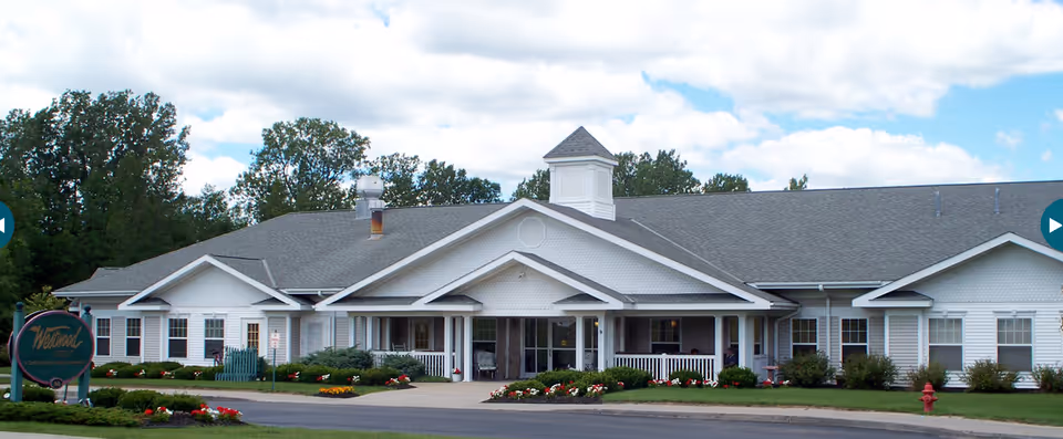Woodcrest Commons exterior building with a welcoming entrance and well-kept landscaping.