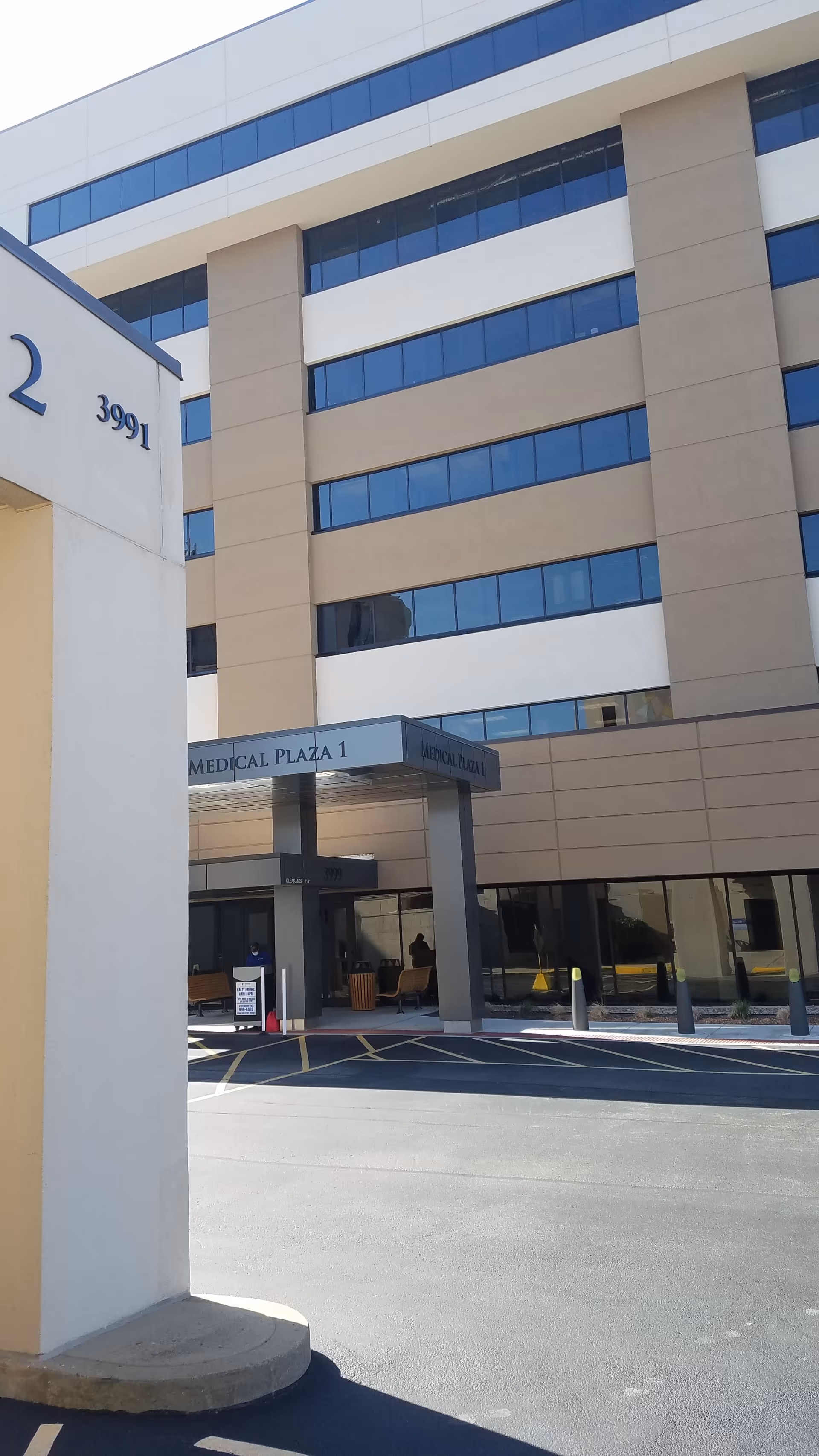 Exterior view of Norton St. Matthews Medical Plaza 1 with entrance canopy.