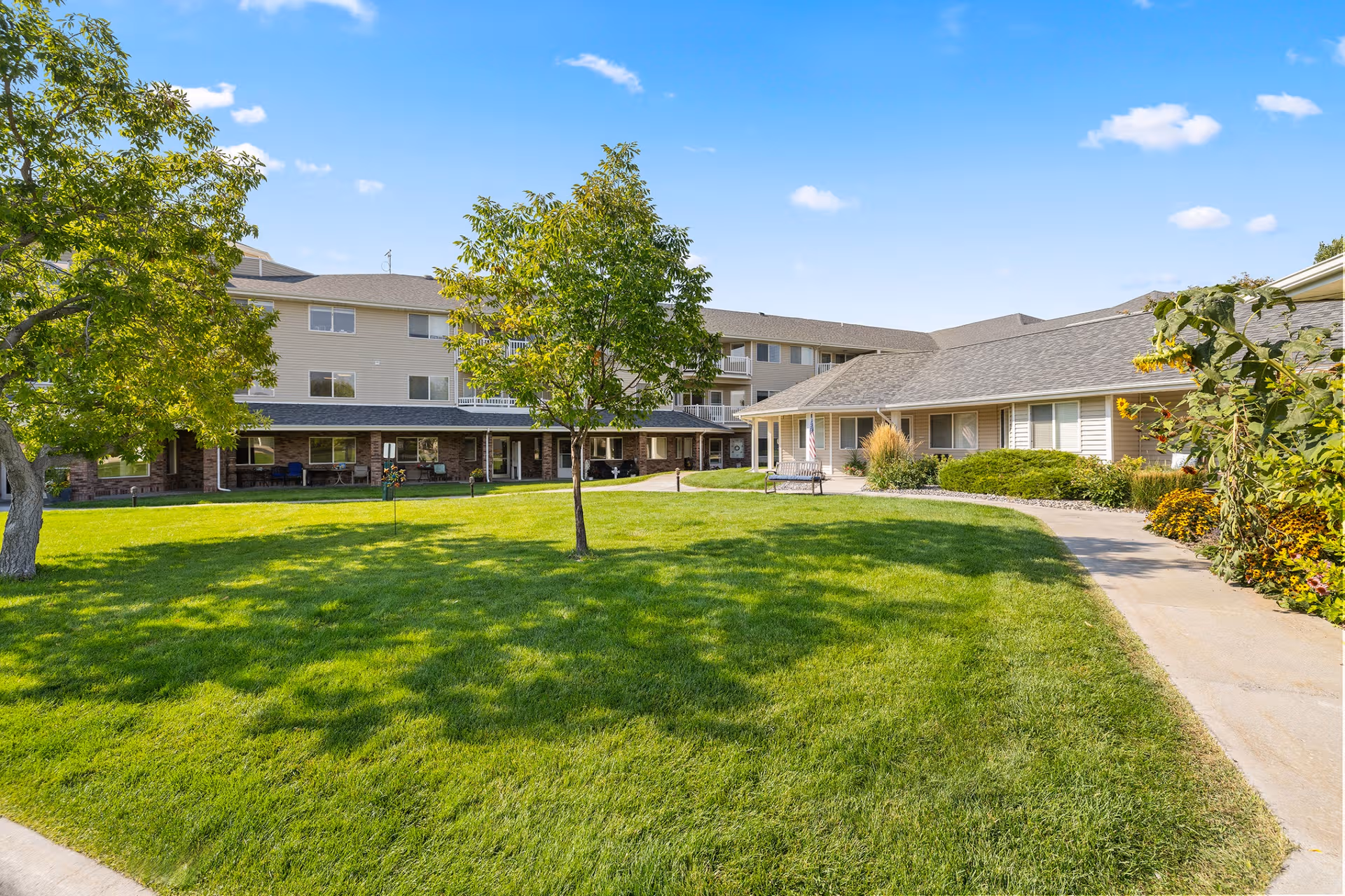 Exterior view of Holiday Aspen View with green lawn and walkways