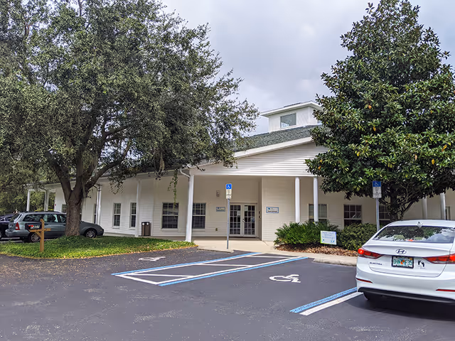 Exterior view of Chapters Health Home Care Pasco facility with accessible parking and entrance.