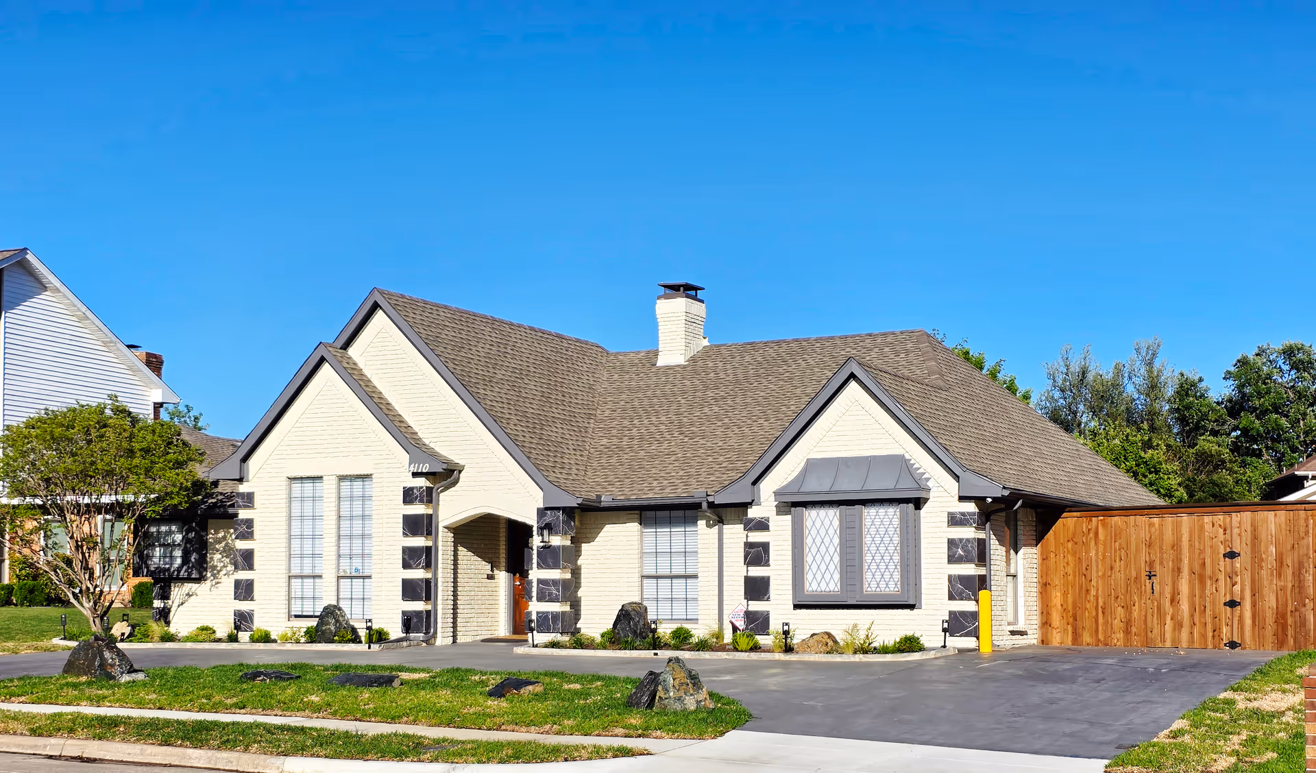 Exterior view of Silver Oaks at Hebron: a single-story beige-brick senior living facility.