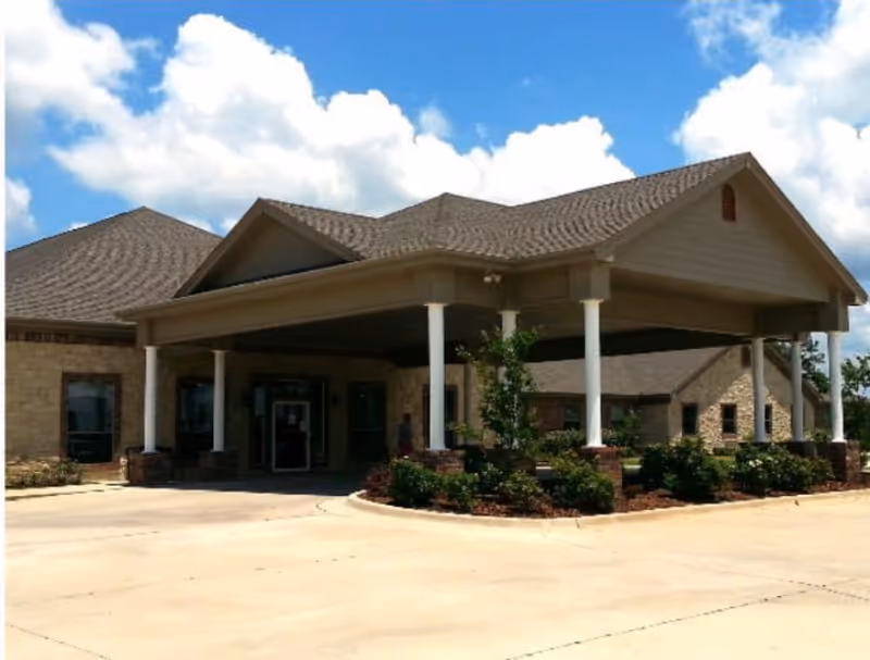 Front view of Stonegate Villa Health and Rehabilitation entrance under a covered drop-off.