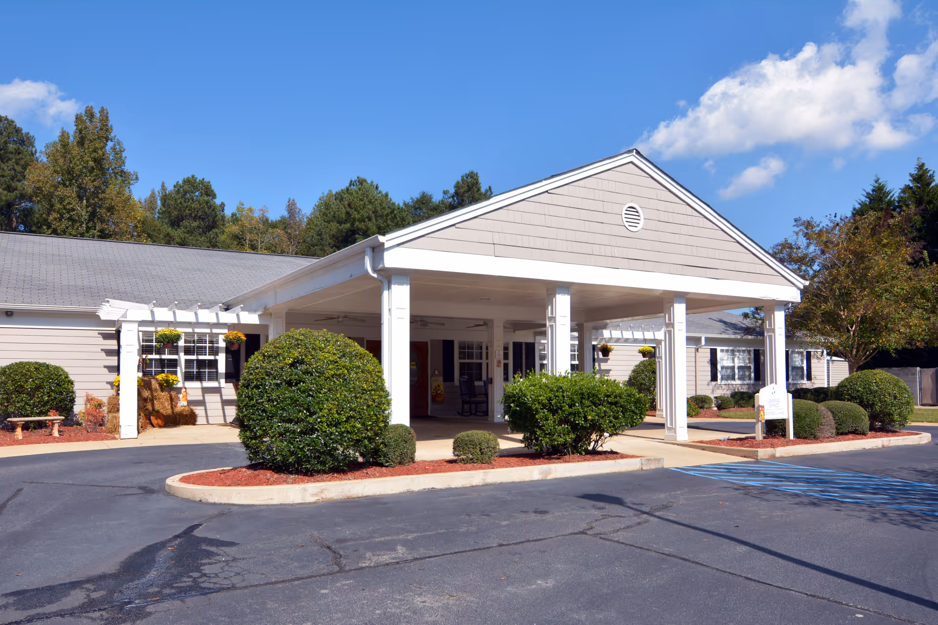 Brookdale Newnan elder care facility exterior with covered entry and landscaped surroundings.